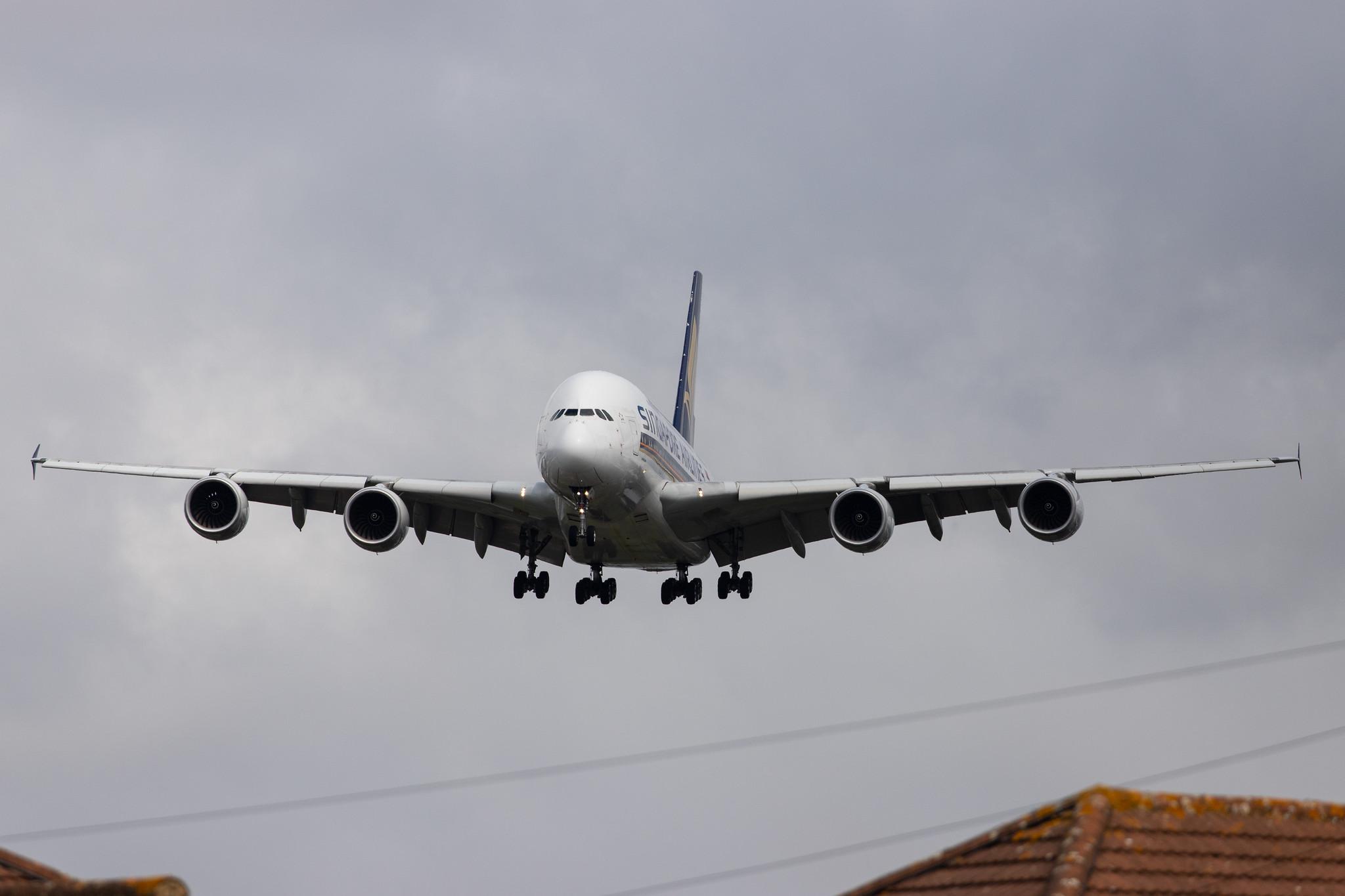 London Heathrow Airport: Singapore Airlines (SQ / SIA) |  Airbus A380-841 A388 | 9V-SKP | MSN 076