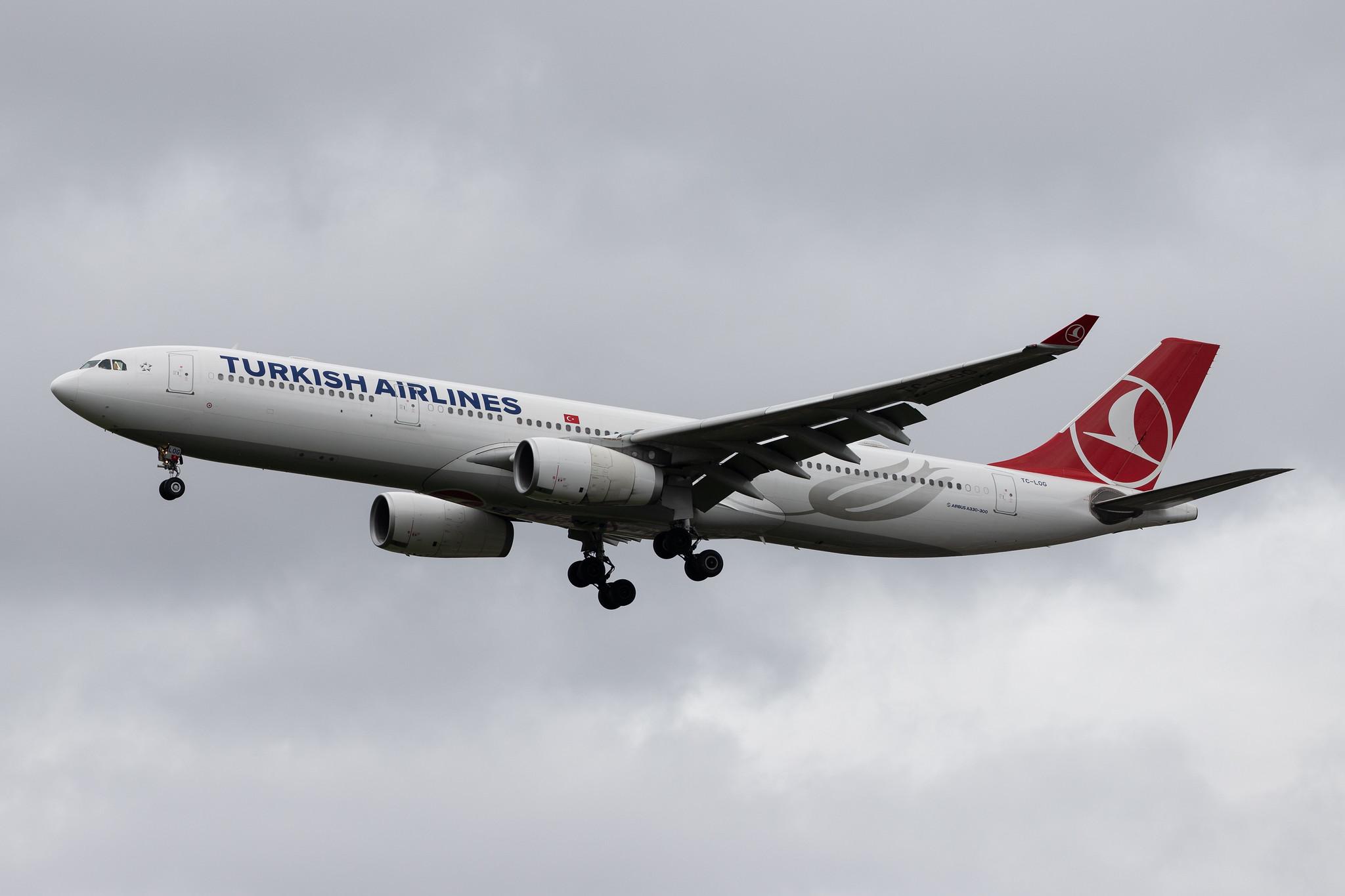 London Heathrow Airport: Turkish Airlines (TK / THY) |  Airbus A330-343 A333 | TC-LOG | MSN 1651