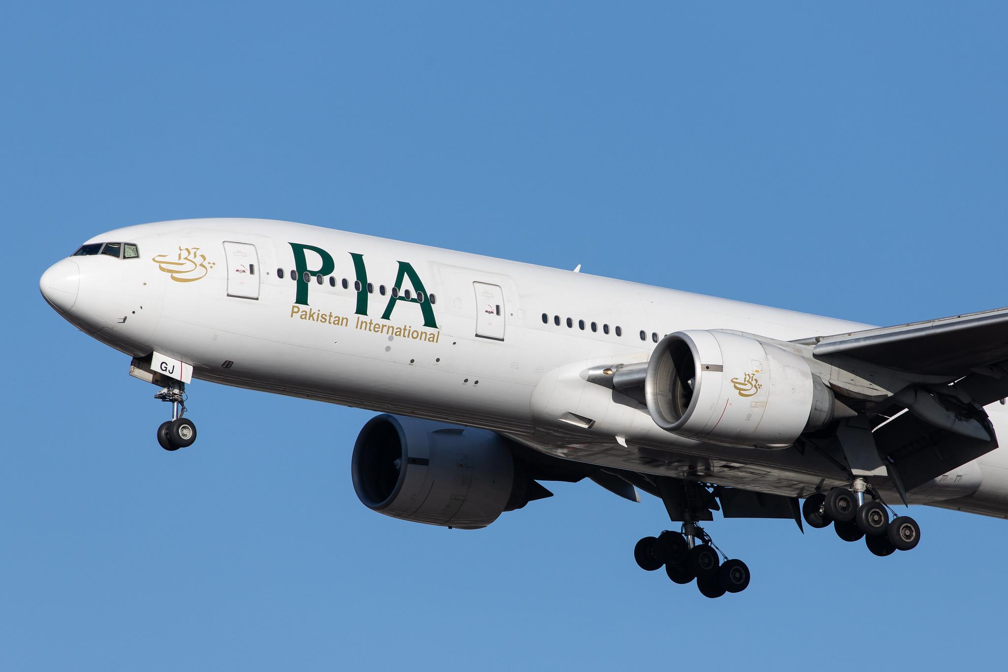 London Heathrow Airport: Pakistan International Airlines (PK / PIA) |  Boeing 777-240(ER) B772 | AP-BGJ | MSN 33775