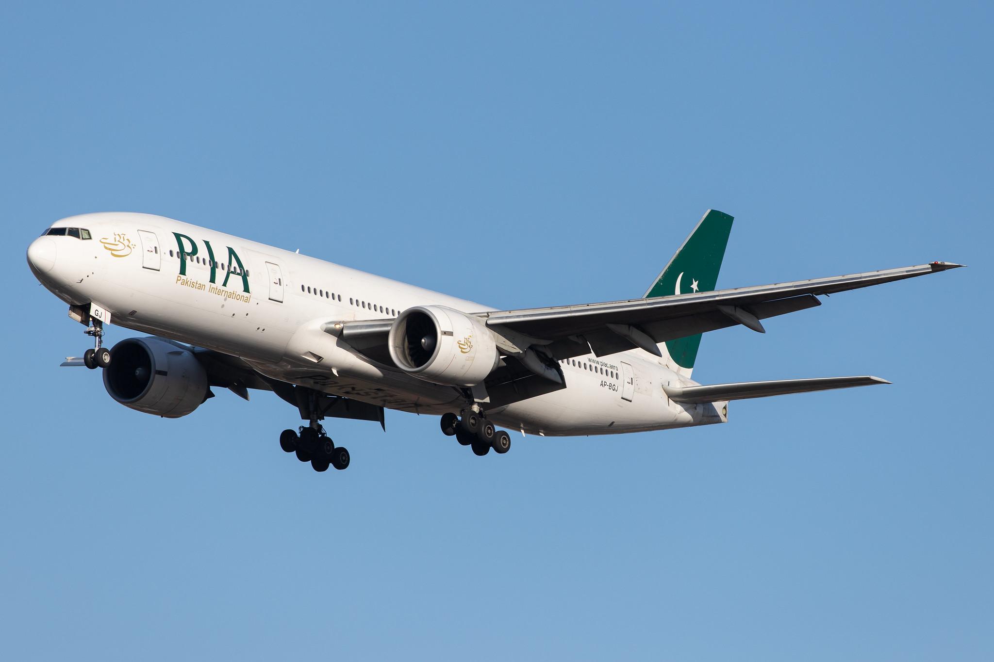London Heathrow Airport: Pakistan International Airlines (PK / PIA) |  Boeing 777-240(ER) B772 | AP-BGJ | MSN 33775