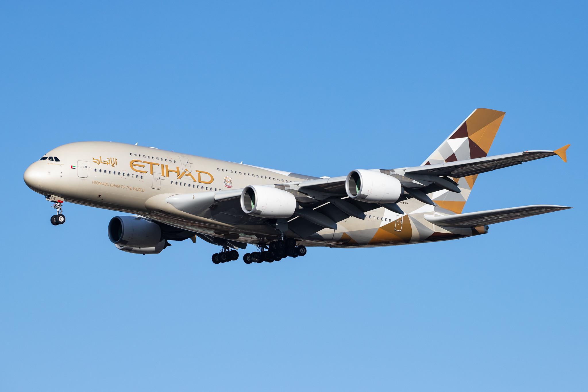 London Heathrow Airport: Etihad (EY / ETD) | Operator: Etihad Airways |  Airbus A380-861 A388 | A6-APH | MSN 199
