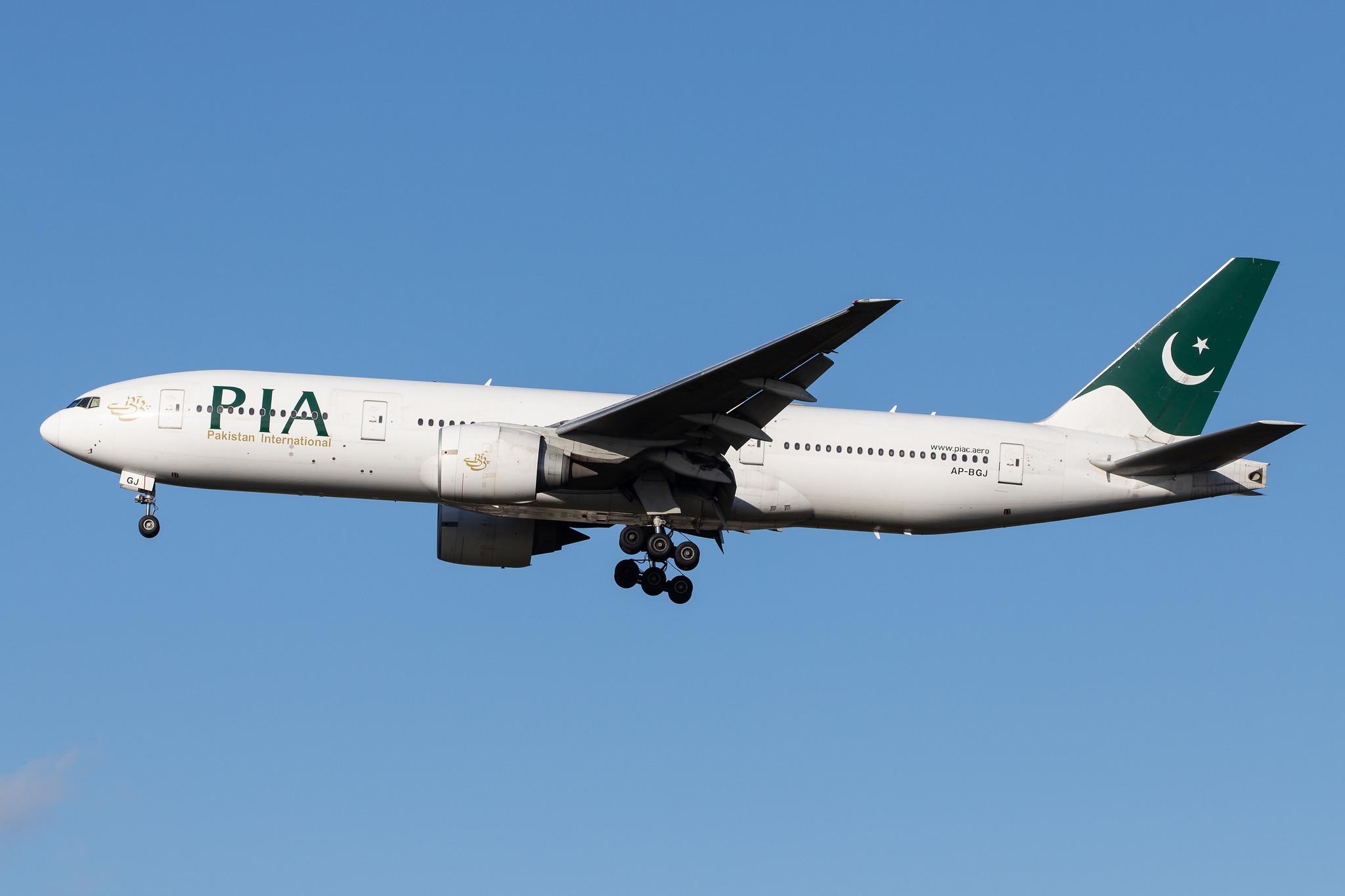 London Heathrow Airport: Pakistan International Airlines (PK / PIA) |  Boeing 777-240(ER) B772 | AP-BGJ | MSN 33775