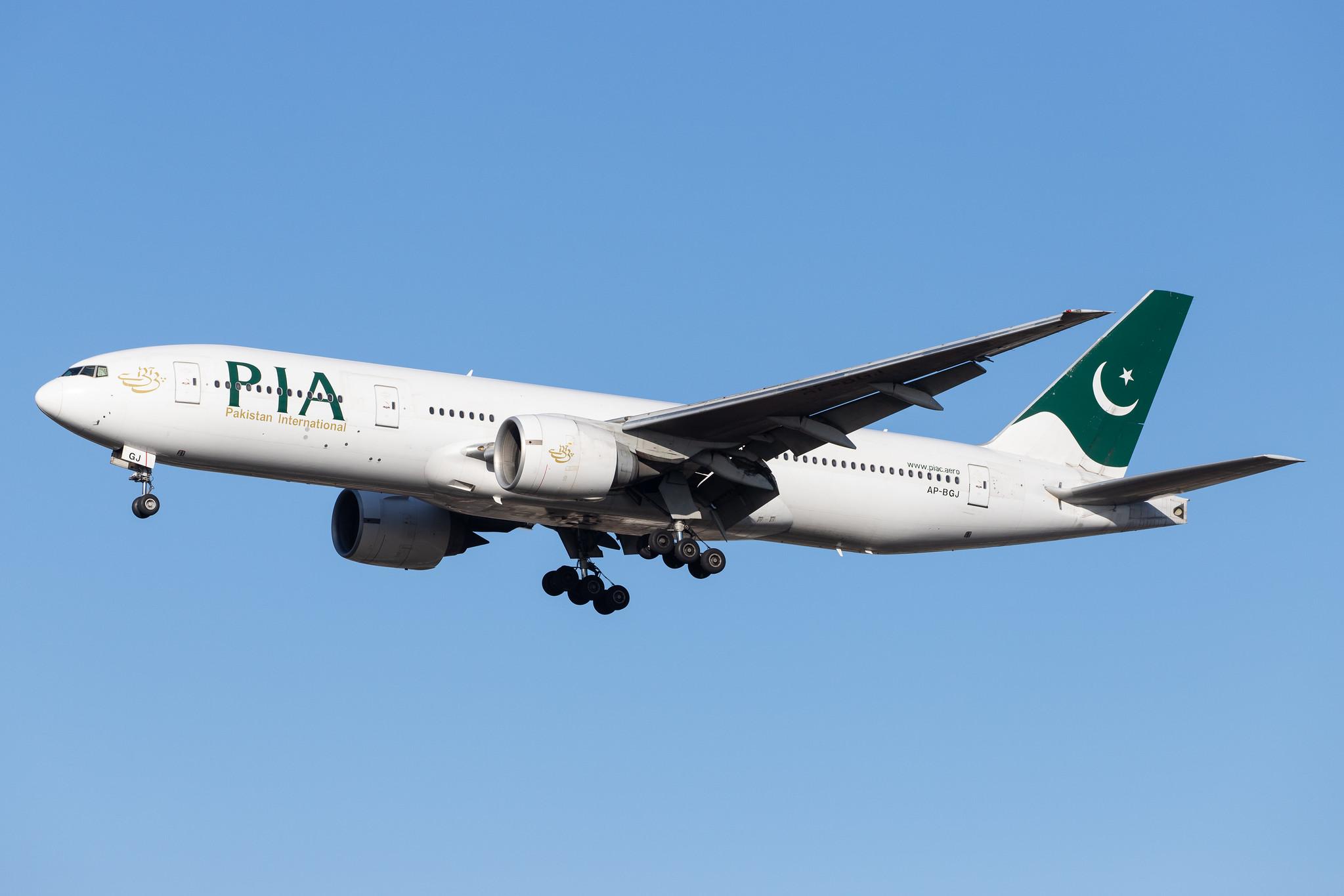 London Heathrow Airport: Pakistan International Airlines (PK / PIA) |  Boeing 777-240(ER) B772 | AP-BGJ | MSN 33775