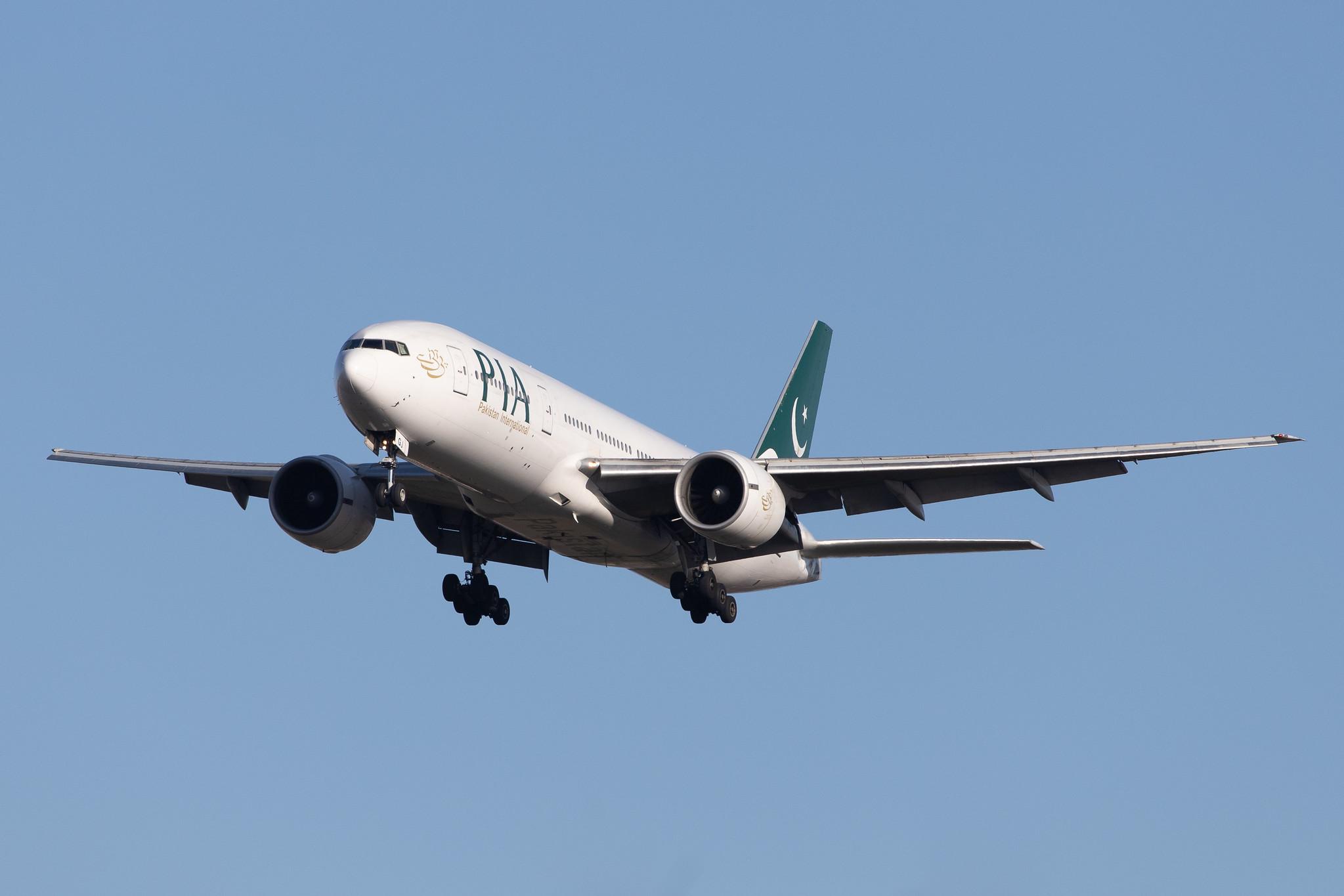 London Heathrow Airport: Pakistan International Airlines (PK / PIA) |  Boeing 777-240(ER) B772 | AP-BGJ | MSN 33775