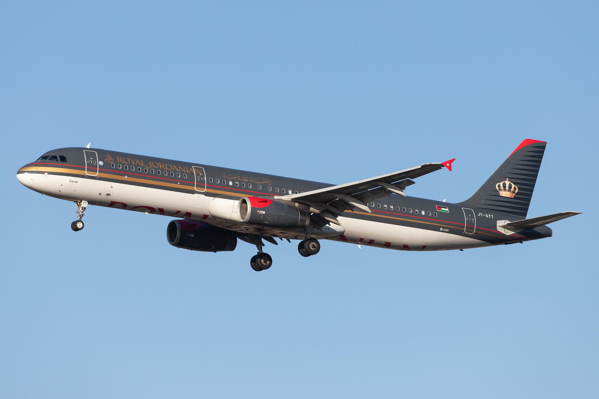 London Heathrow Airport: Royal Jordanian (RJ / RJA) |  Airbus A321-231 A321 | JY-AYT | MSN 5099