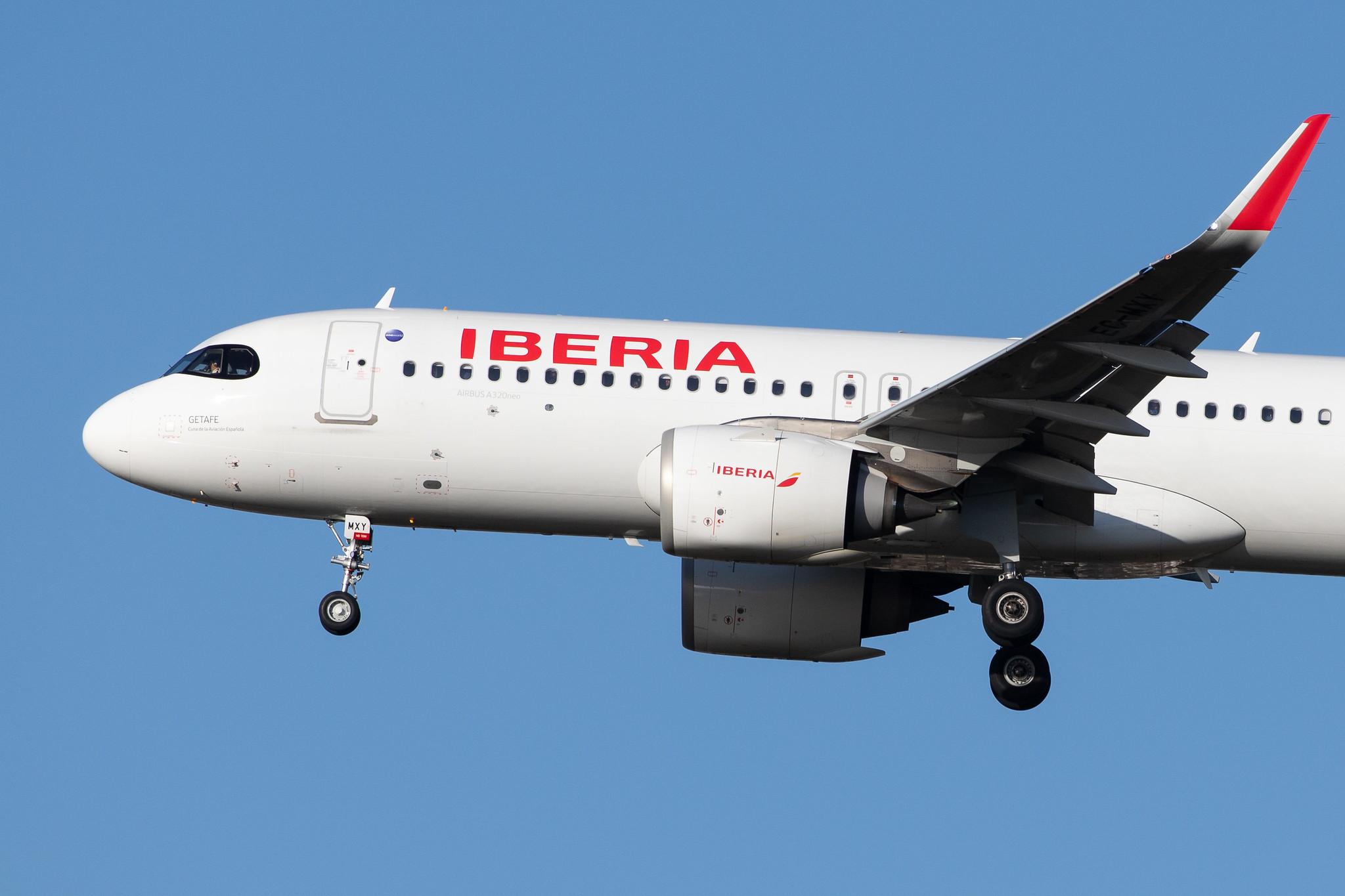 London Heathrow Airport: Iberia (IB / IBE) |  Airbus A320-251N A20N | EC-MXY | MSN 8256
