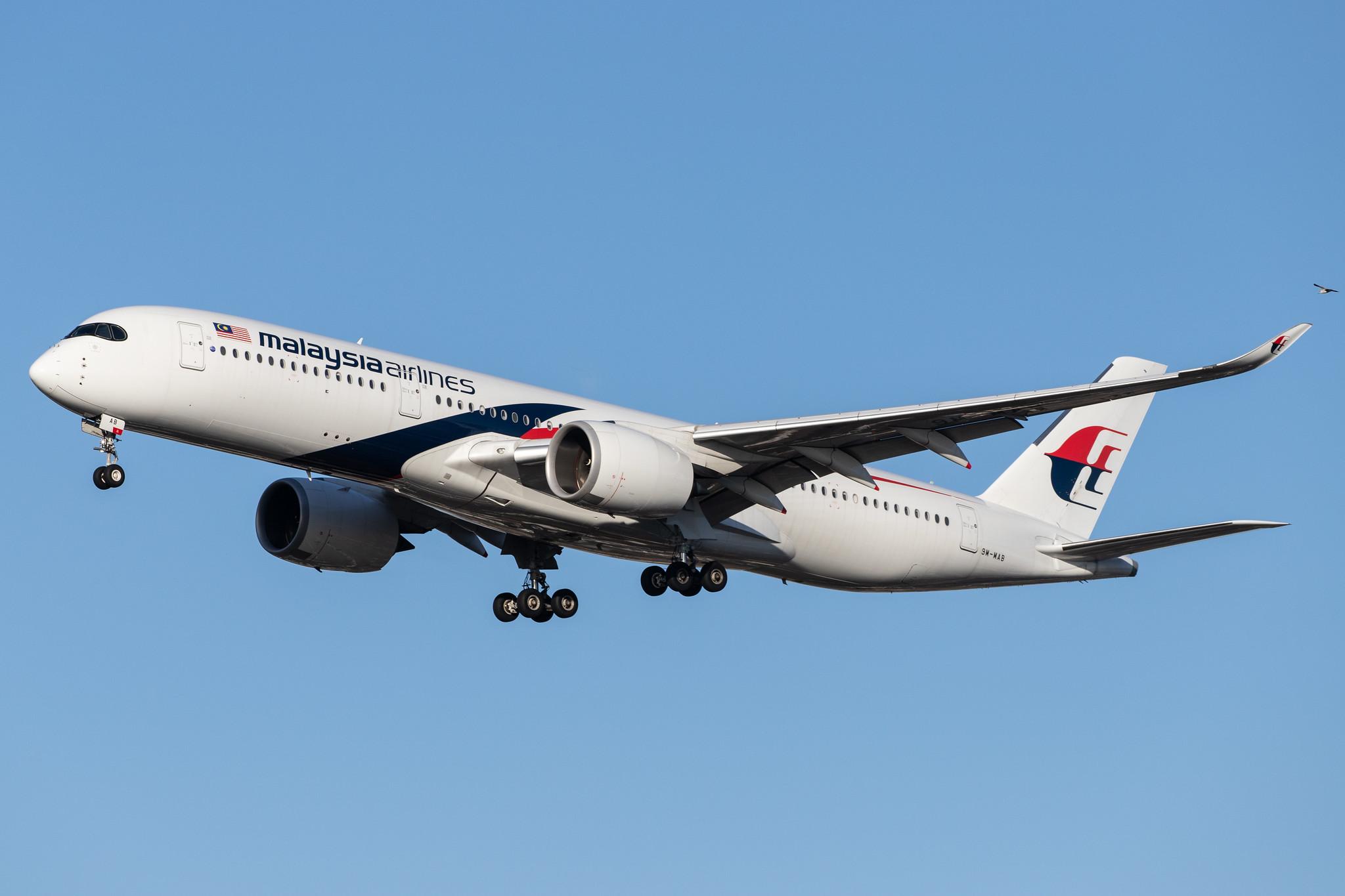 London Heathrow Airport: Malaysia Airlines (MH / MAS) |  Airbus A350-941 A359 | 9M-MAB | MSN 159