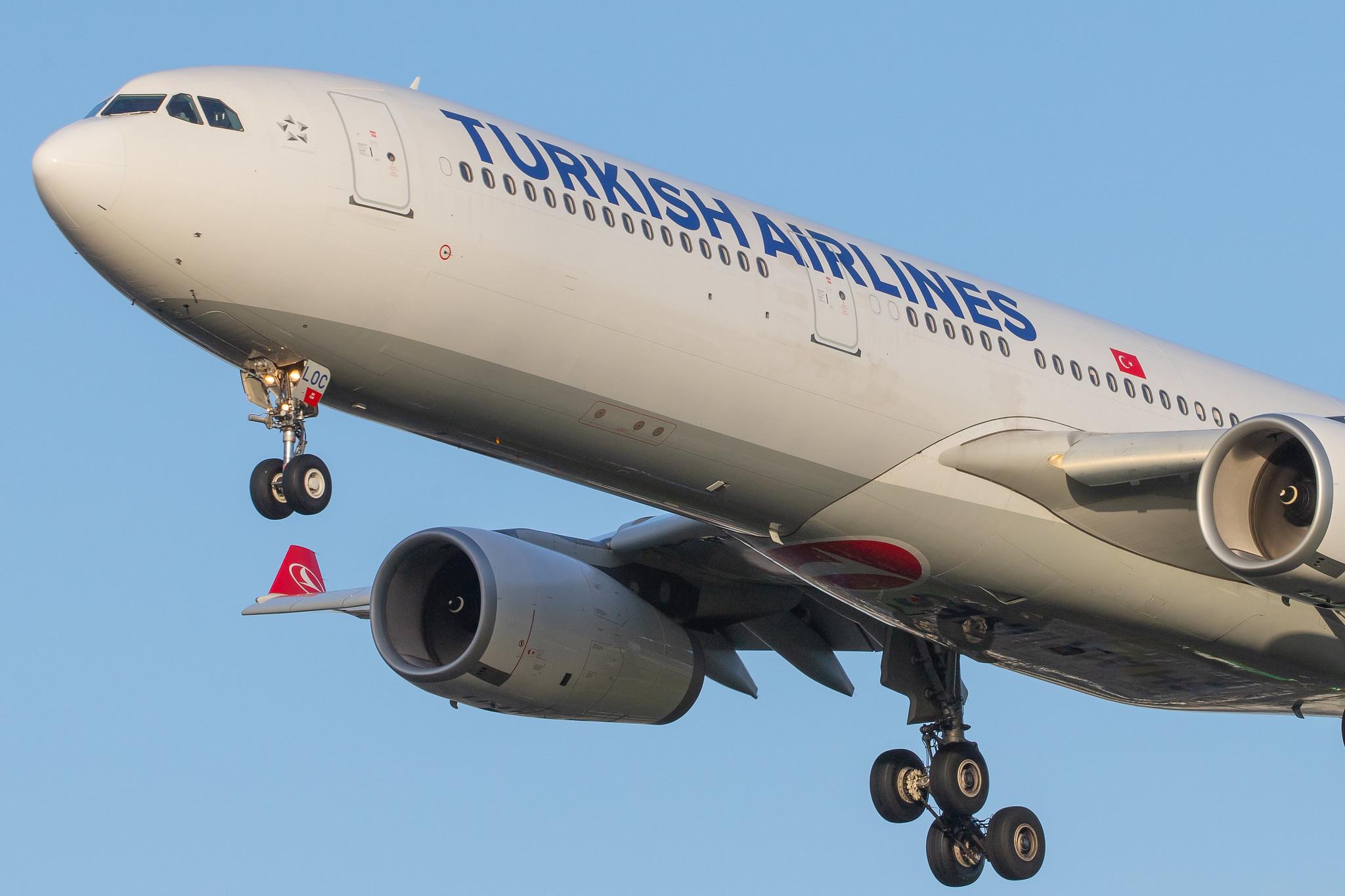 London Heathrow Airport: Turkish Airlines (TK / THY) |  Airbus A330-343 A333 | TC-LOC | MSN 1542