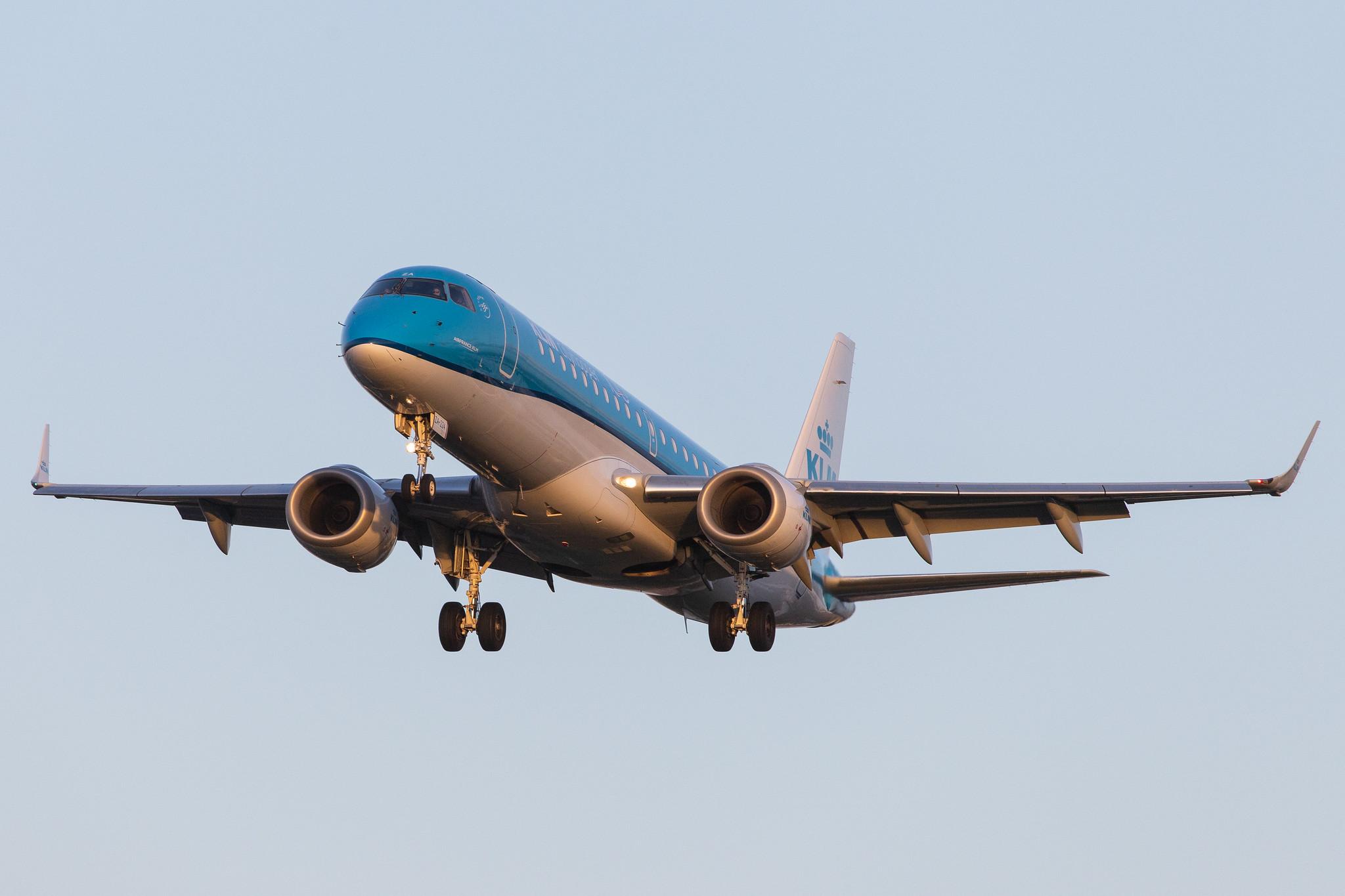 London Heathrow Airport: KLM (KL / KLM) | Operator: KLM Cityhopper |  Embraer E190STD E190 | PH-EZA | MSN 19000224