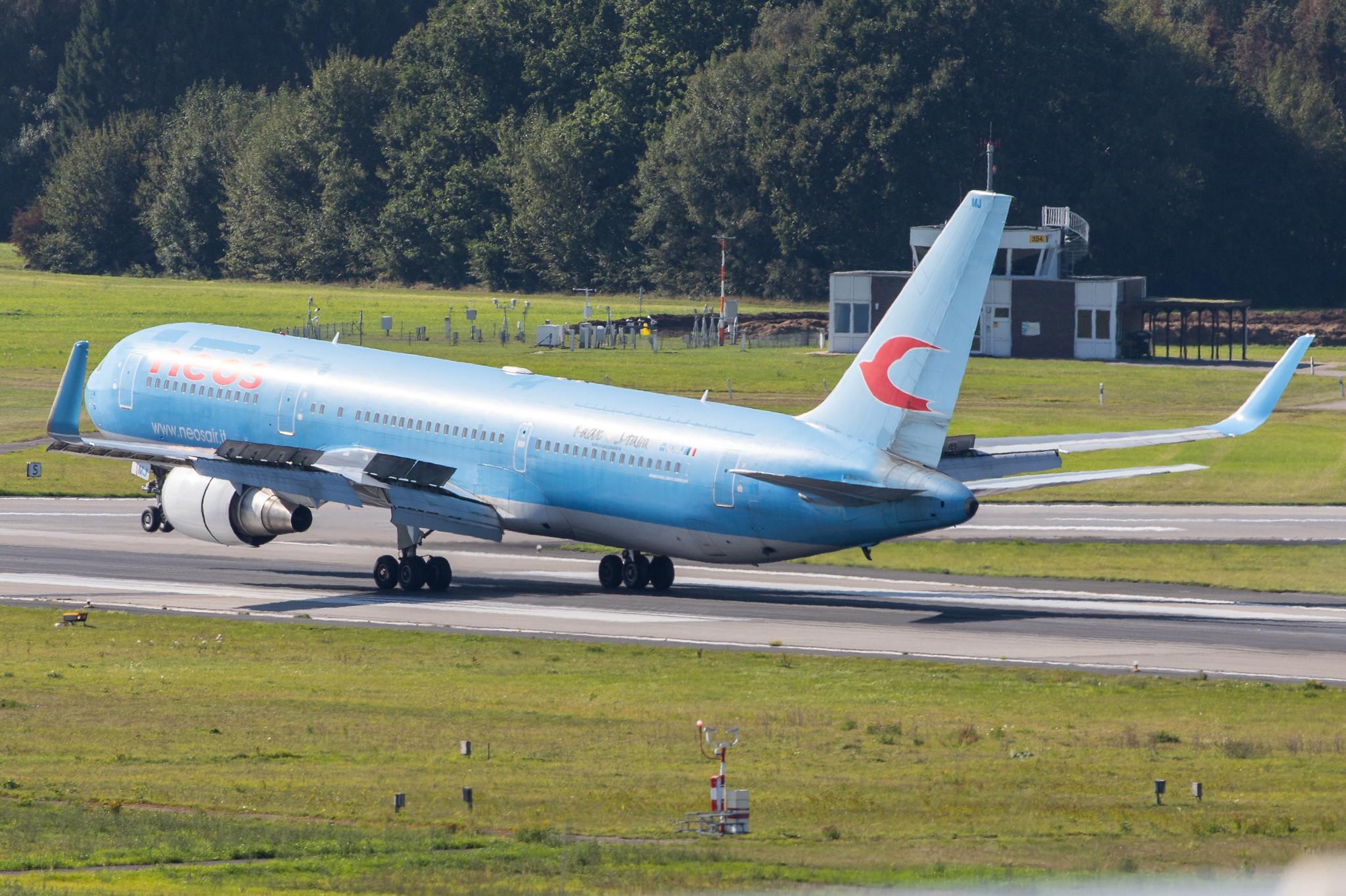 Hamburg Airport: Neos |  Boeing 767-306(ER) B763 | I-NDMJ | MSN 27958