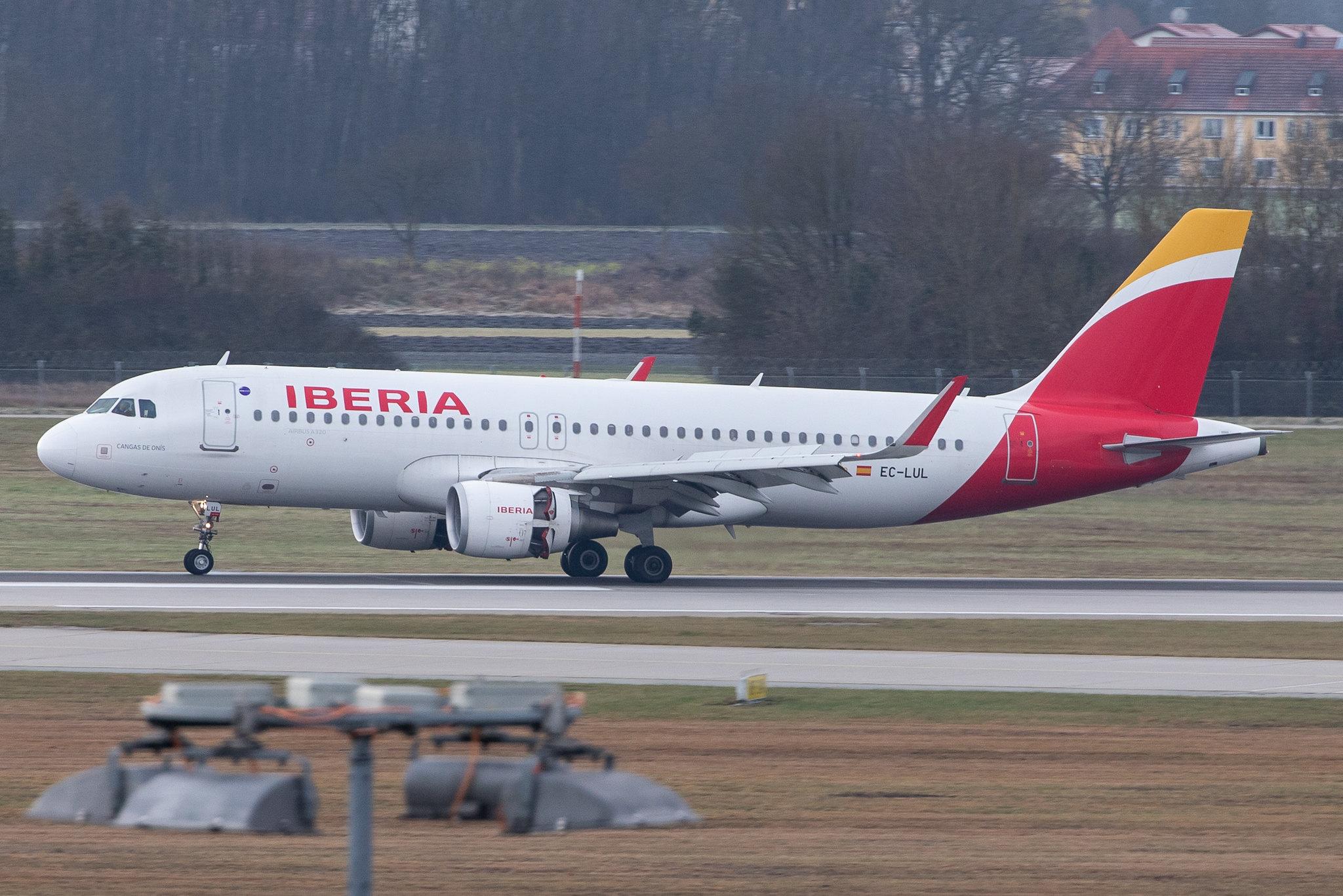 Munich Airport: Iberia (IB / IBE) |  Airbus A320-216 A320 | EC-LUL | MSN 5486