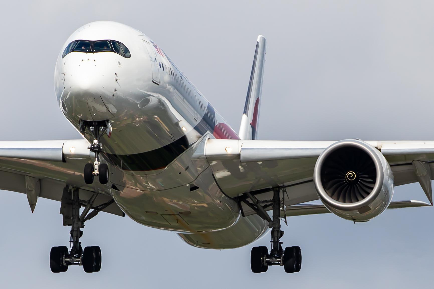 London Heathrow Airport: Malaysia Airlines (MH / MAS) |  Airbus A350-941 A359 | 9M-MAE | MSN 195