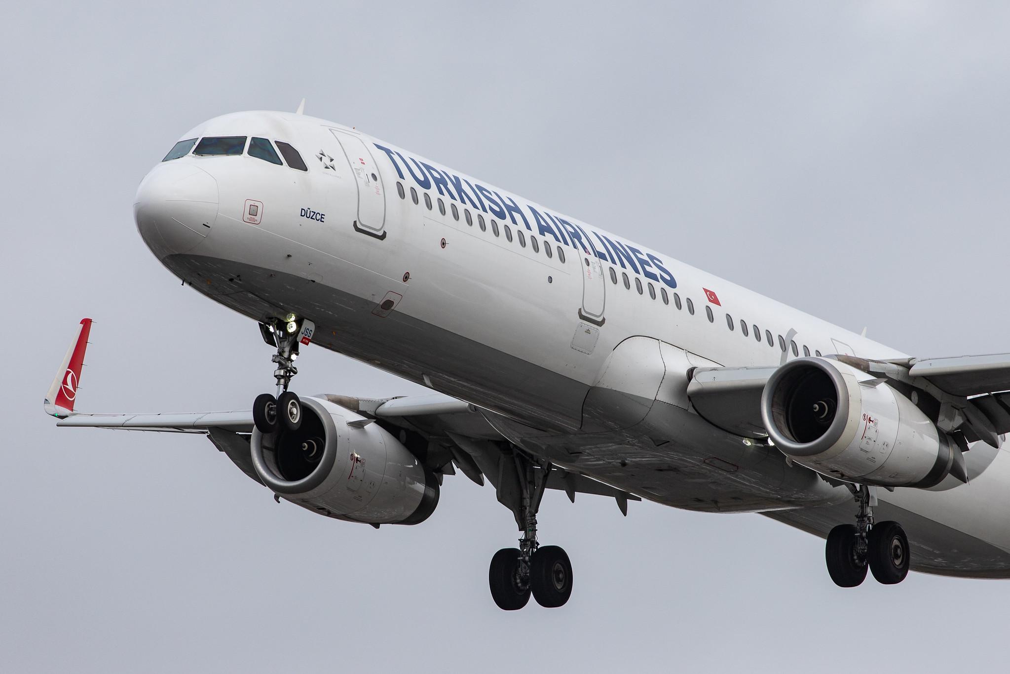 London Heathrow Airport: Turkish Airlines (TK / THY) |  Airbus A321-231 A321 | TC-JSS | MSN 6657