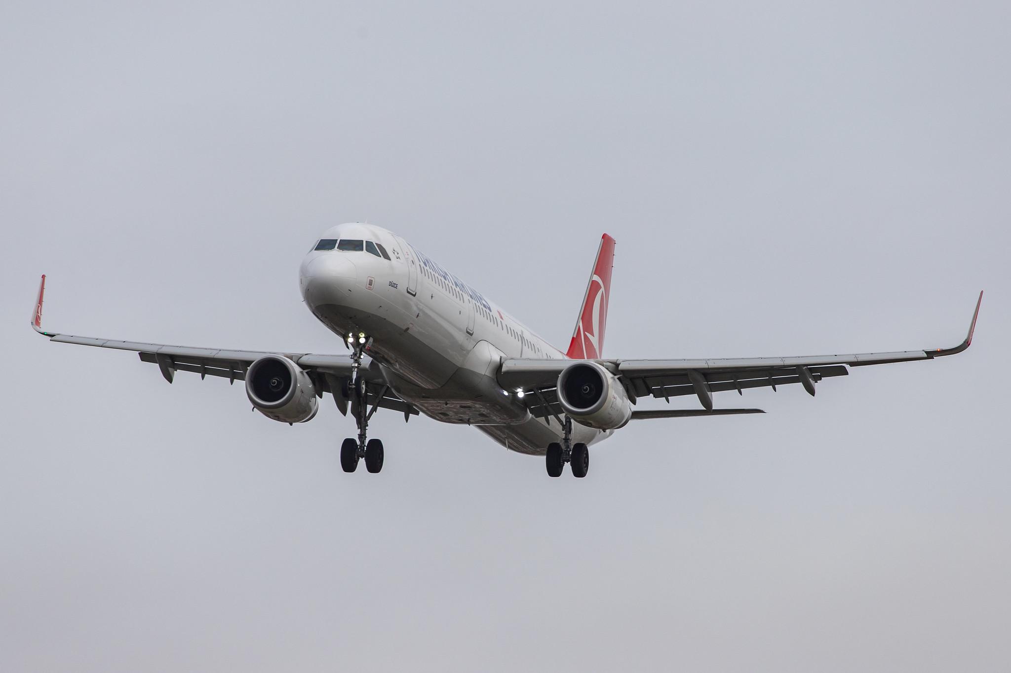 London Heathrow Airport: Turkish Airlines (TK / THY) |  Airbus A321-231 A321 | TC-JSS | MSN 6657