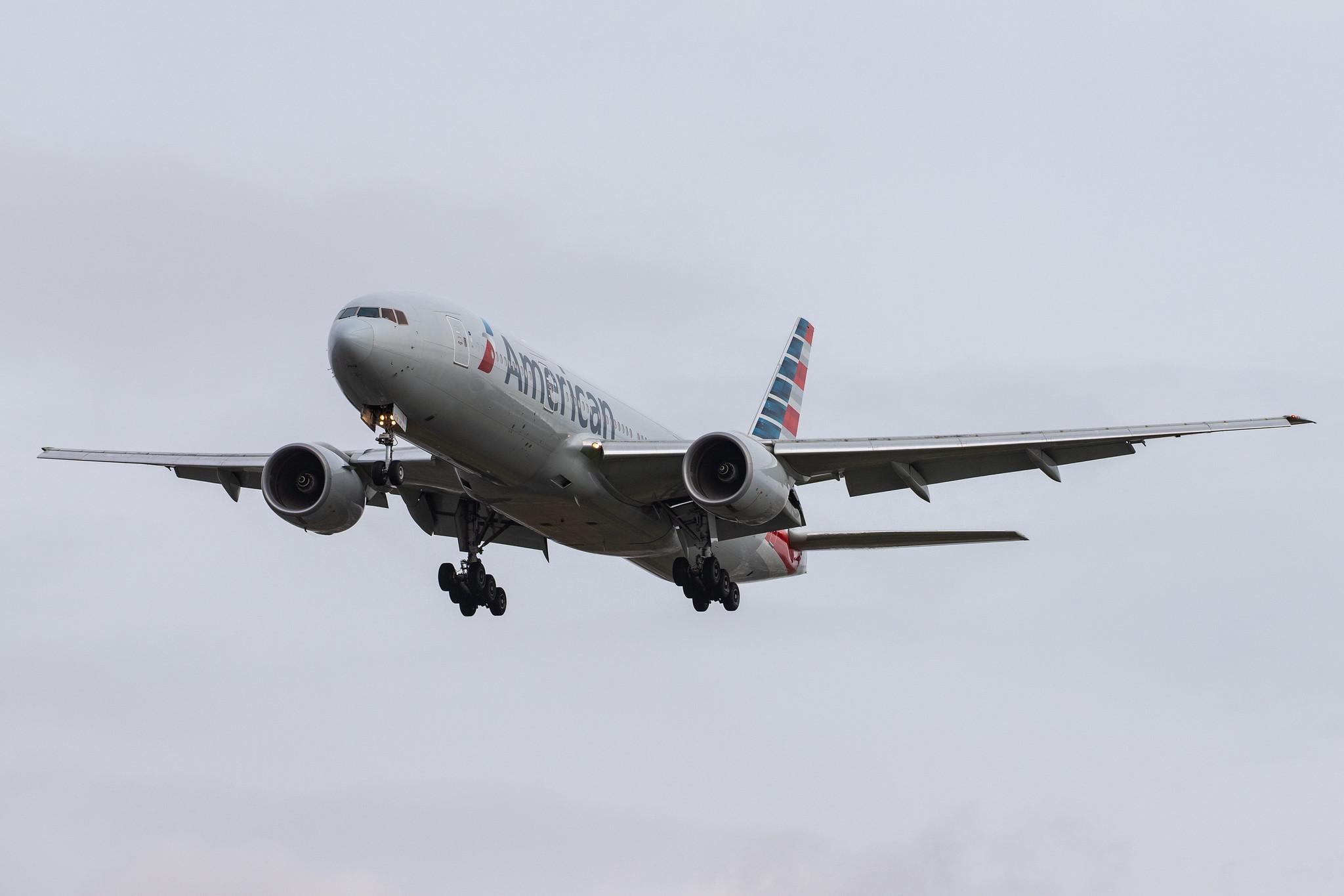 London Heathrow Airport: American Airlines (AA / AAL) |  Boeing 777-223(ER) B772 | N784AN | MSN 29588