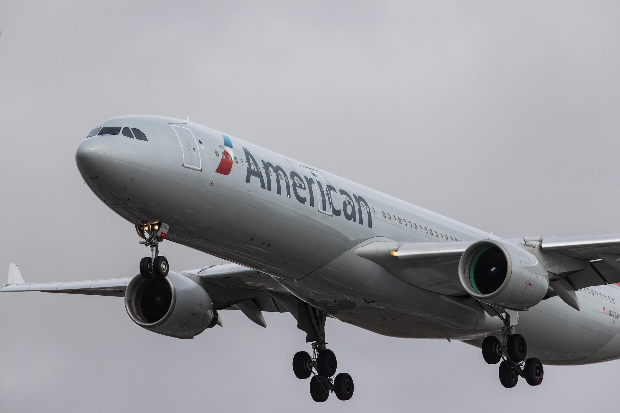 London Heathrow Airport: American Airlines (AA / AAL) |  Airbus A330-323 A333 | N275AY | MSN 0370