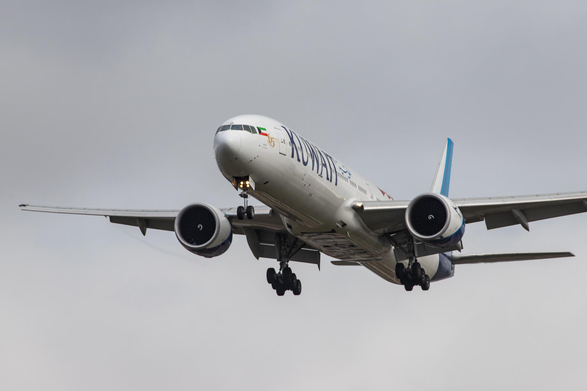 London Heathrow Airport: Kuwait Airways (KU / KAC) |  Boeing 777-369(ER) B77W | 9K-AOD | MSN 62562