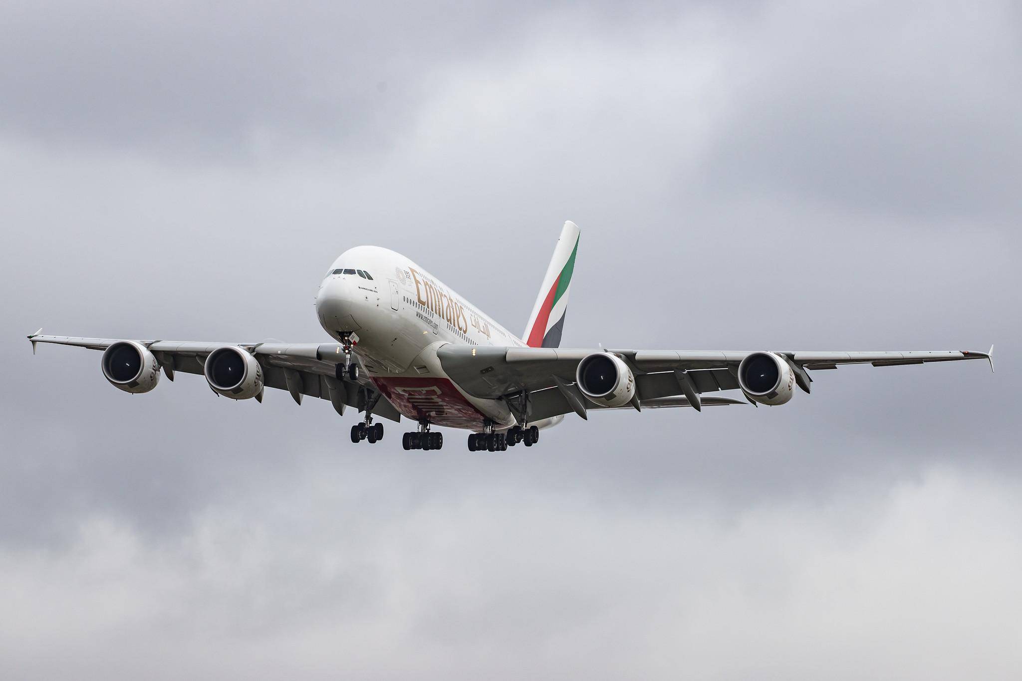 London Heathrow Airport: Emirates (EK / UAE) |  Airbus A380-861 A388 | A6-EOO | MSN 190