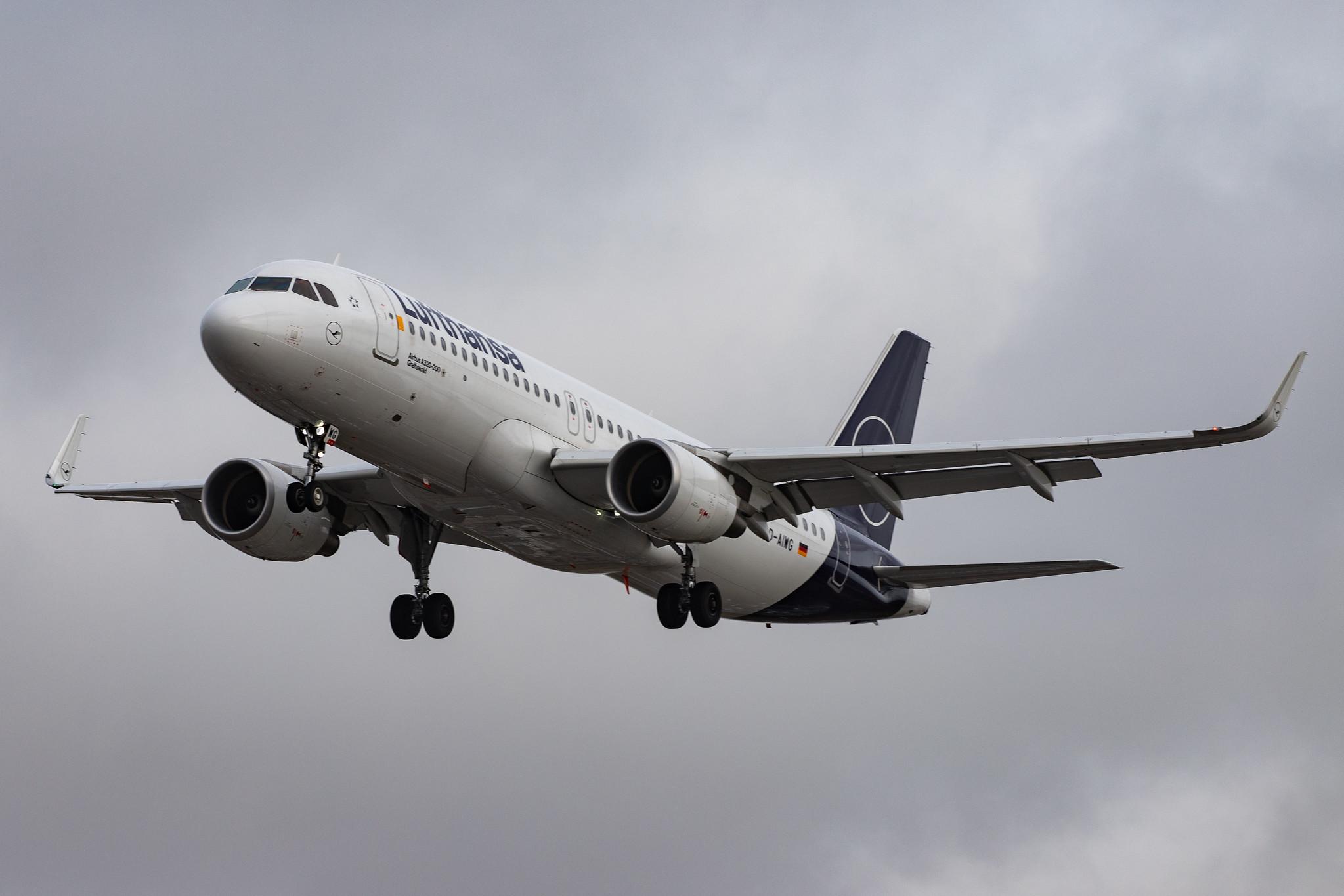 London Heathrow Airport: Lufthansa (LH / DLH) |  Airbus A320-214 A320 | D-AIWG | MSN 8902