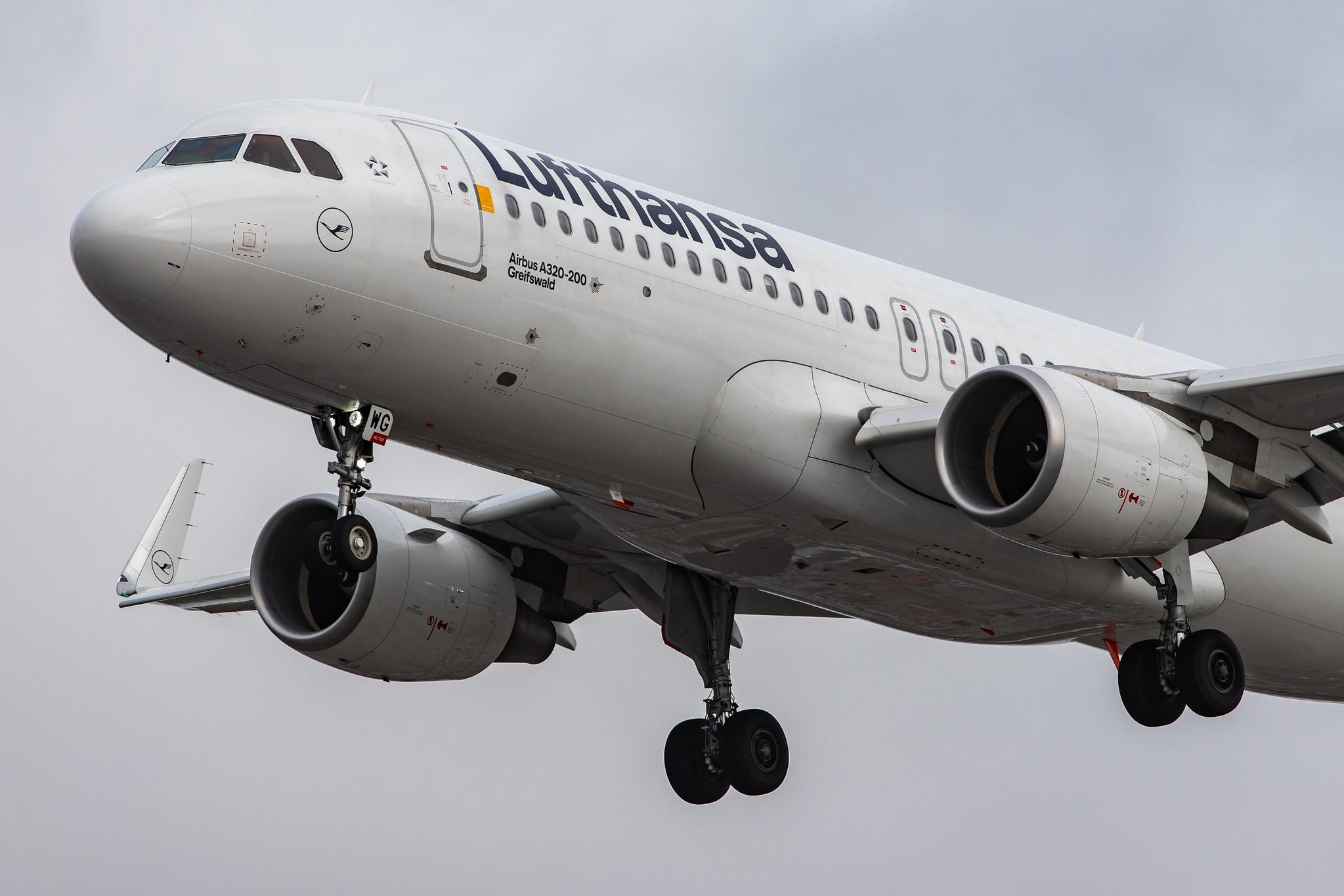 London Heathrow Airport: Lufthansa (LH / DLH) |  Airbus A320-214 A320 | D-AIWG | MSN 8902