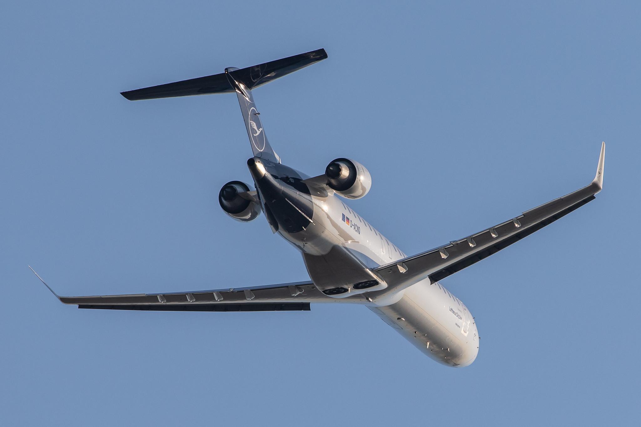 Hamburg Airport: Lufthansa (LH / DLH) | Operator: Lufthansa CityLine |  Bombardier CRJ-900LR CRJ9 | D-ACNQ | MSN 15260