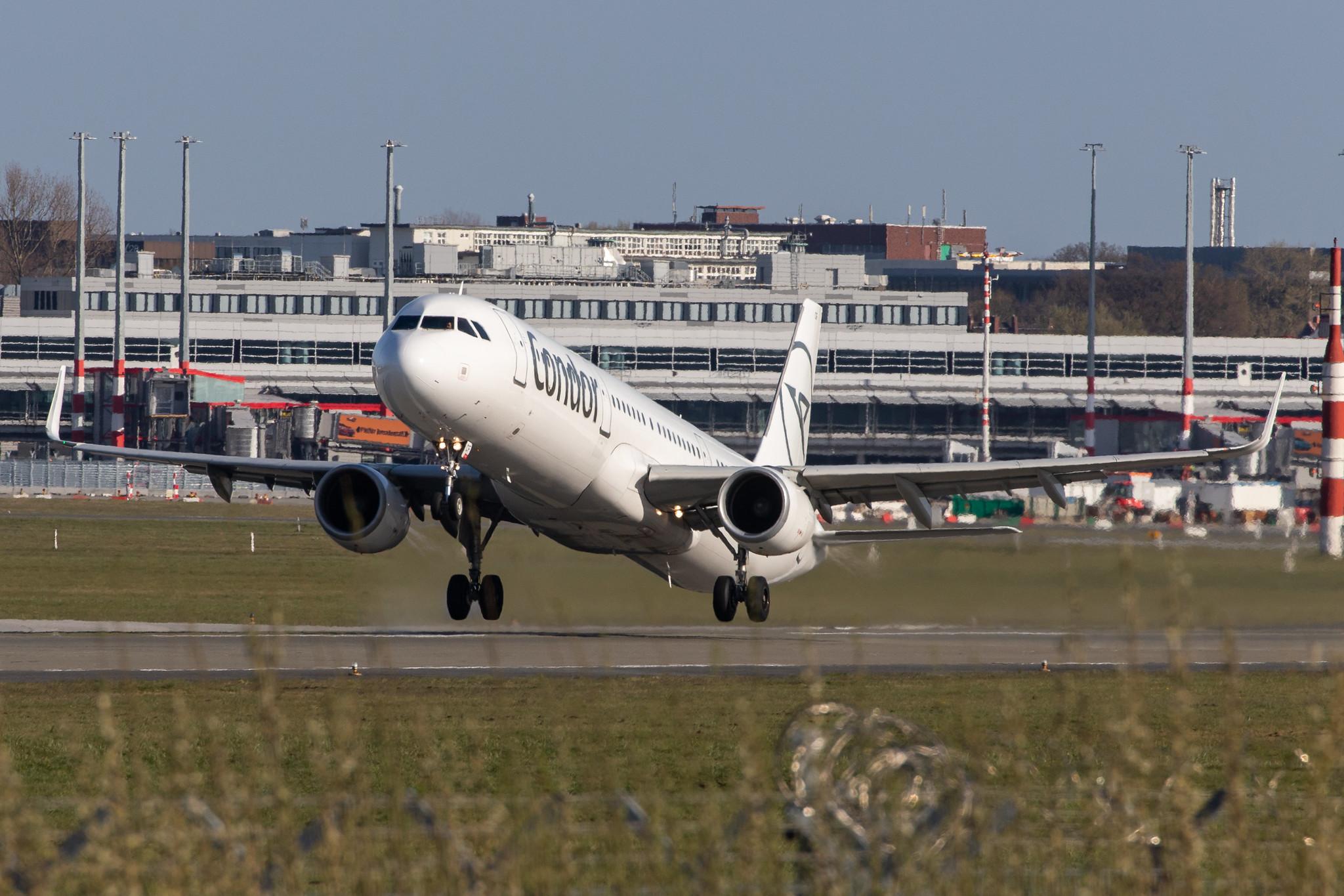 Hamburg Airport: Condor (DE / CFG) |  Airbus A321-211 A321 | D-ATCF | MSN 5843