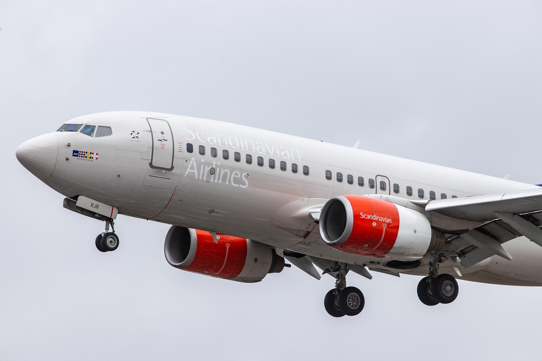 London Heathrow Airport: SAS (SK / SAS) |  Boeing 737-76N B737 | SE-RJR | MSN 33420