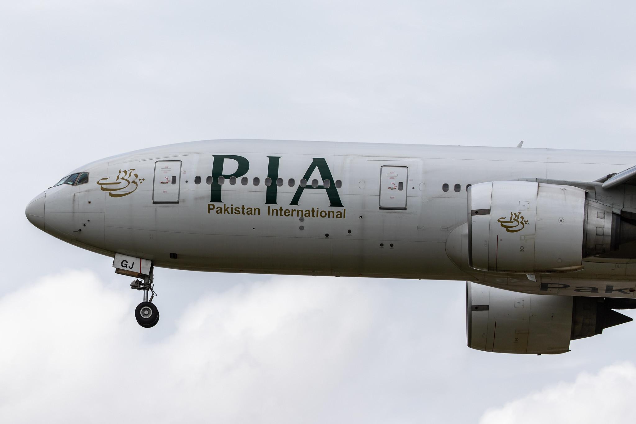 London Heathrow Airport: Pakistan International Airlines (PK / PIA) |  Boeing 777-240(ER) B772 | AP-BGJ | MSN 33775