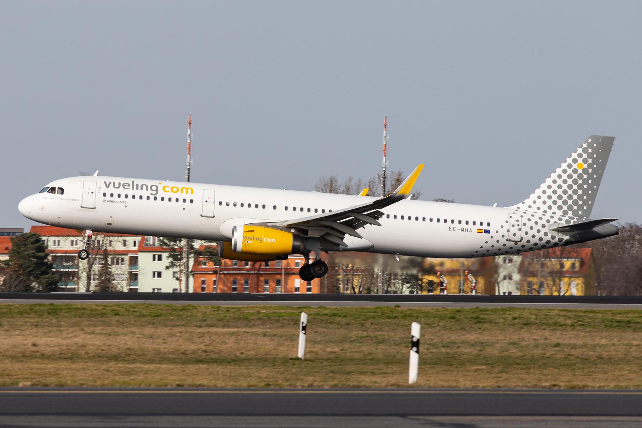 Flughafen Berlin Tegel (TXL): Vueling (VY / VLG) |  Airbus A321-231 A321 | EC-MHA | MSN 6684