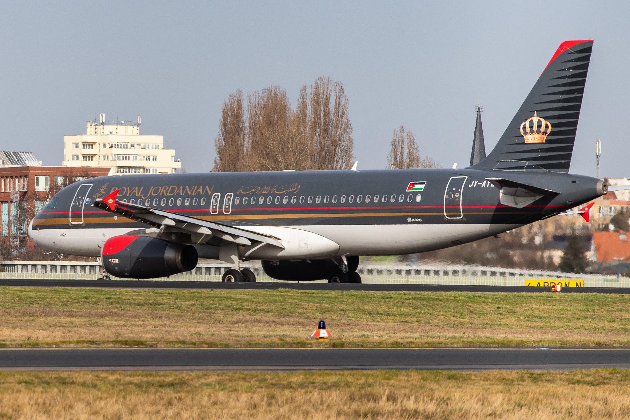Flughafen Berlin Tegel (TXL): Royal Jordanian (RJ / RJA) |  Airbus A320-232 A320 | JY-AYW | MSN 5367