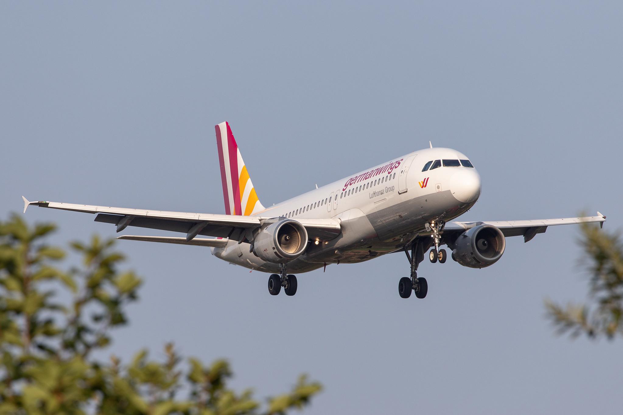 Hamburg Airport: Eurowings (EW / EWG) | Operator: Germanwings |  Airbus A320-211 A320 | D-AIQN | MSN 0269