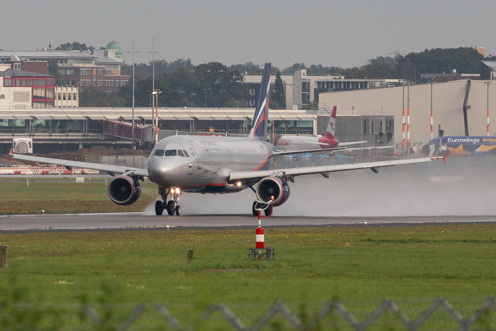 Hamburg Airport: Aeroflot (SU / AFL) |  Airbus A320-214 A320 | VP-BZO | MSN 3574