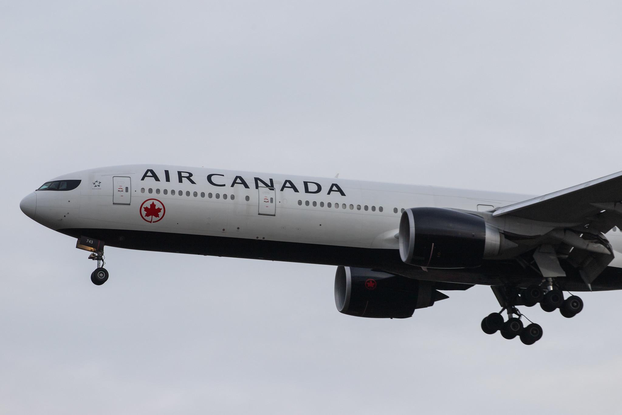 London Heathrow Airport: Air Canada (AC / ACA) |  Boeing 777-333(ER) B77W | C-FIVW | MSN 42218
