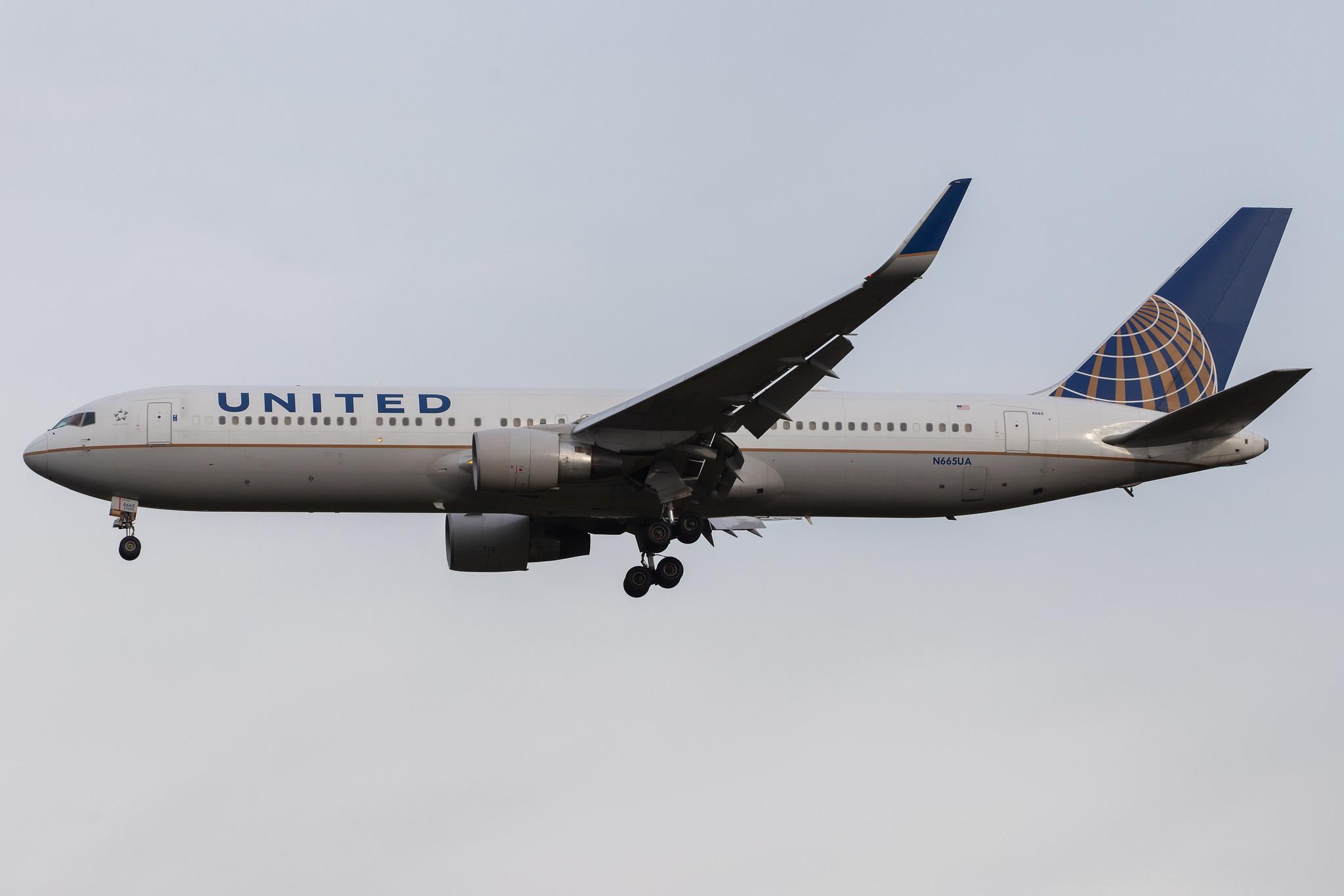 London Heathrow Airport: United Airlines (UA / UAL) |  Boeing 767-322(ER) B763 | N665UA | MSN 29237