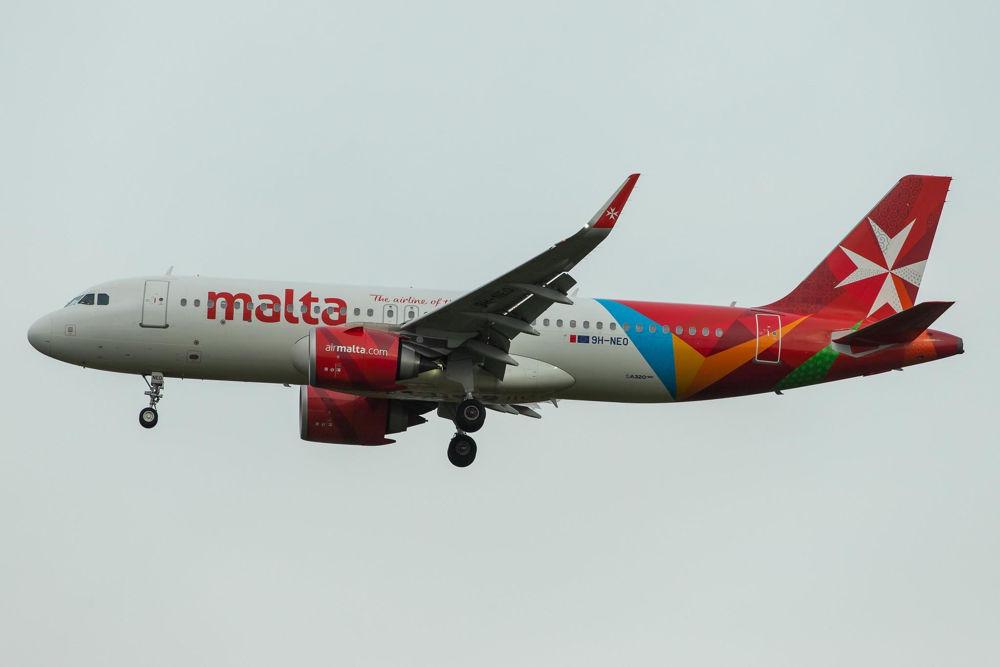 London Heathrow Airport: Air Malta (KM / AMC) |  Airbus A320-251N A20N | 9H-NEO | MSN 7875
