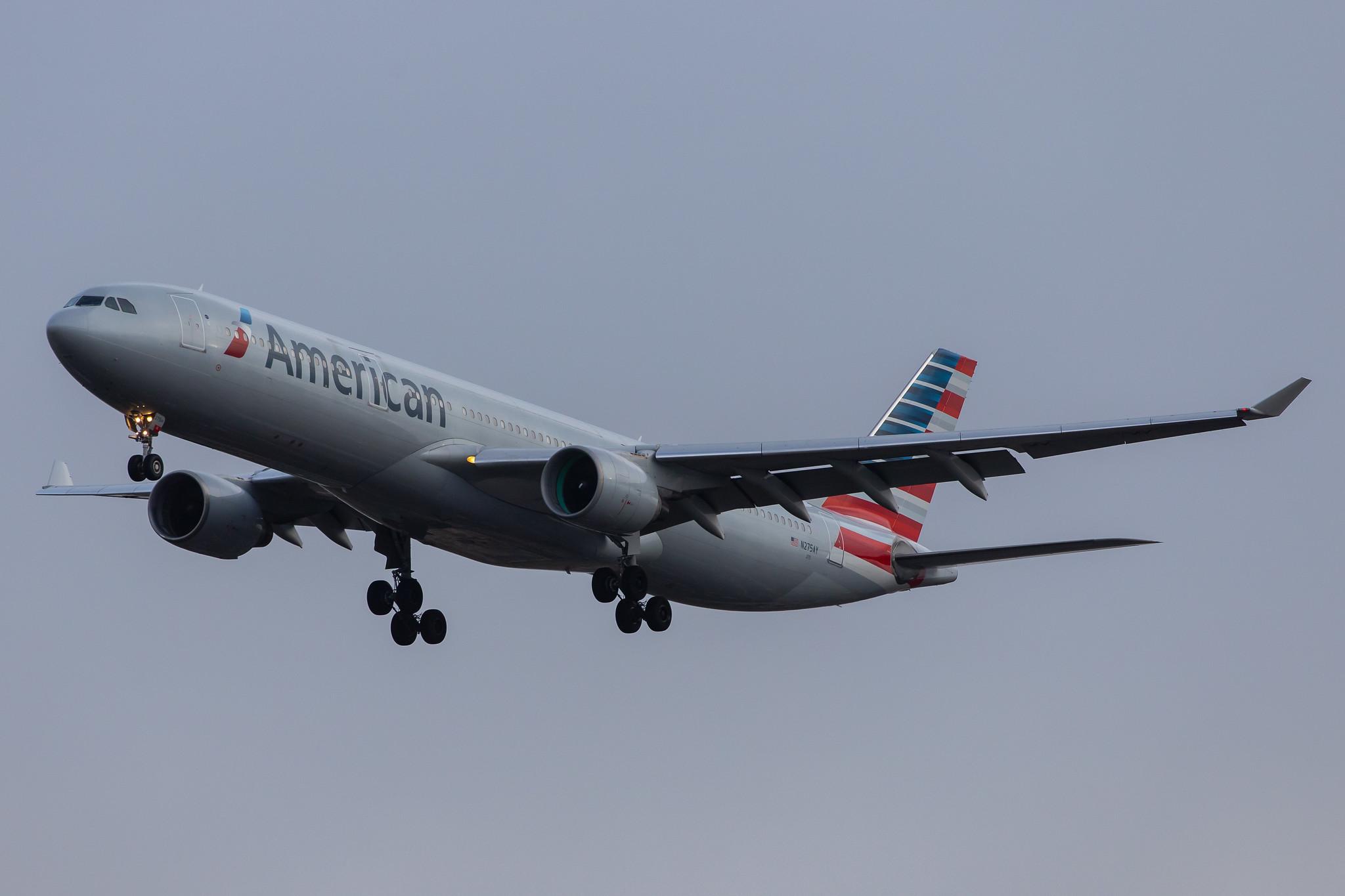 London Heathrow Airport: American Airlines (AA / AAL) |  Airbus A330-323 A333 | N275AY | MSN 0370