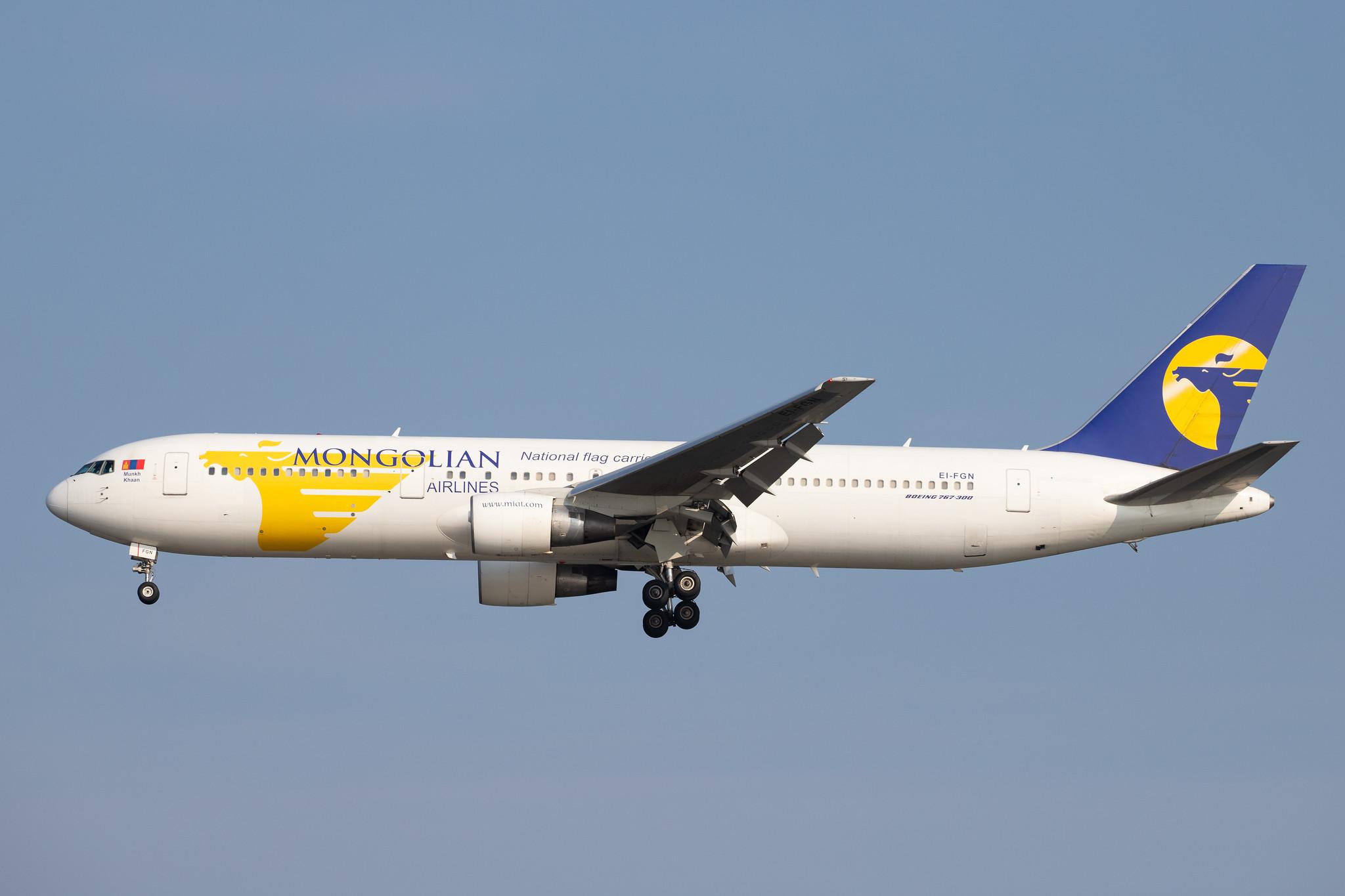 Flugplatz Hamburg-Finkenwerder: MIAT Mongolian Airlines (OM / MGL) |  Boeing 767-3BG(ER) B763 | EI-FGN | MSN 30564