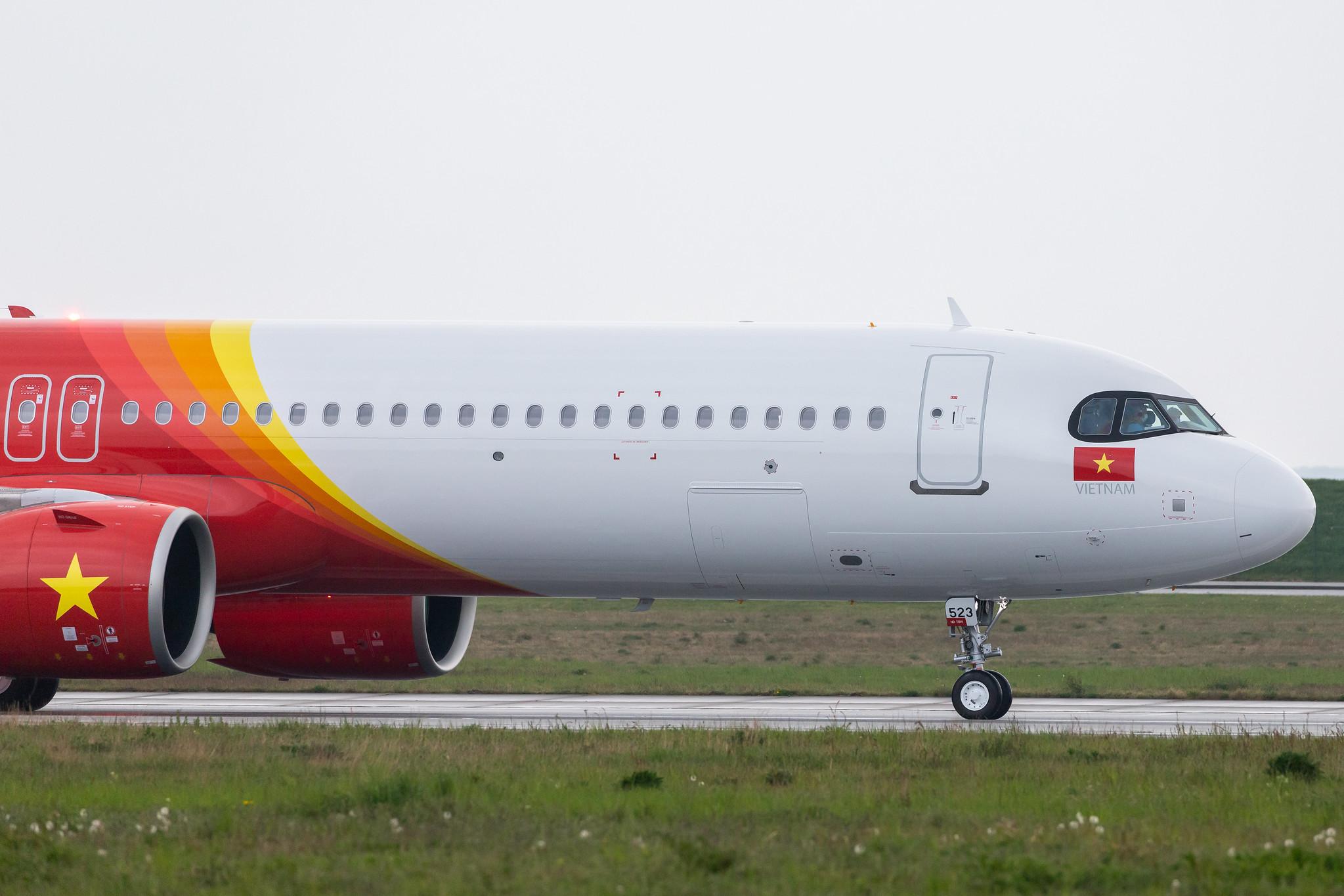 Flugplatz Hamburg-Finkenwerder: Airbus (/ AIB) |  Airbus A321-271NX A21N | D-AVZY | MSN 9364 (Future: VietJetAir, VN-A523)