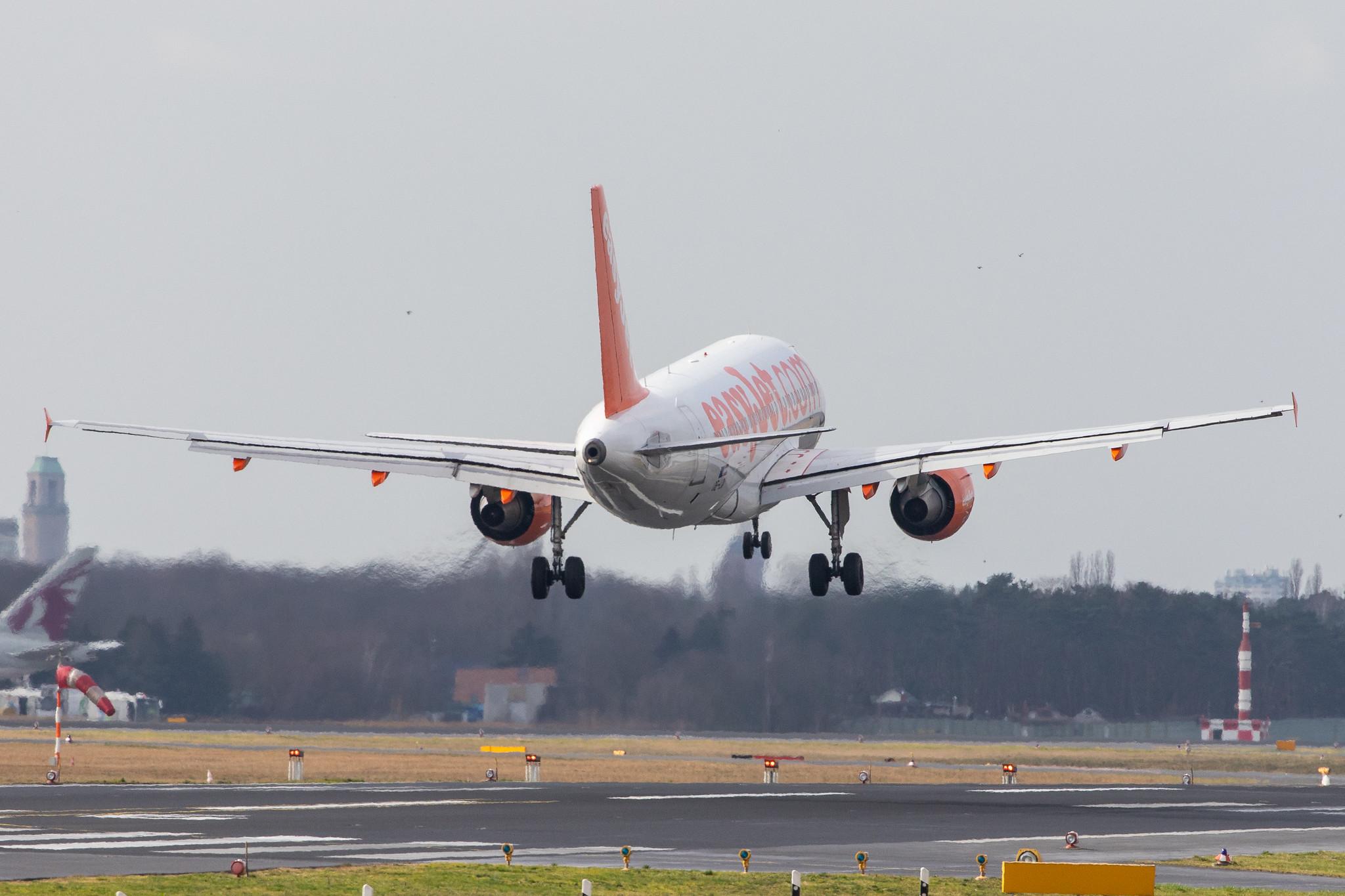 Flughafen Berlin Tegel (TXL): easyJet (U2 / EZY) | Operator: easyJet Europe |  Airbus A319-111 A319 | OE-LQI | MSN 3411