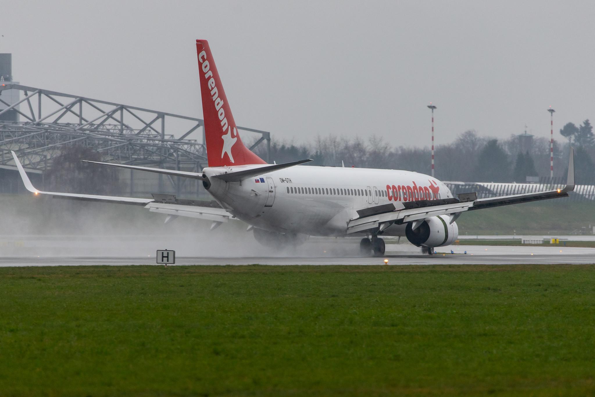 Hamburg Airport Apron: Corendon Airlines (XC / CAI) | Operator: Go2Sky |  Boeing 737-8BK B738 | OM-GTH | MSN 29644