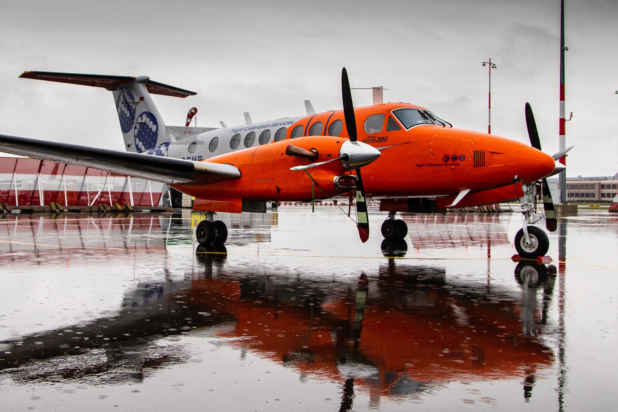 Hamburg Airport Apron: FCS Flight Calibration Services (/ FCK) | Operator: Flight Calibration Services |  Beech 300 Super King Air 350 B350 | D-CFME | MSN FL-627