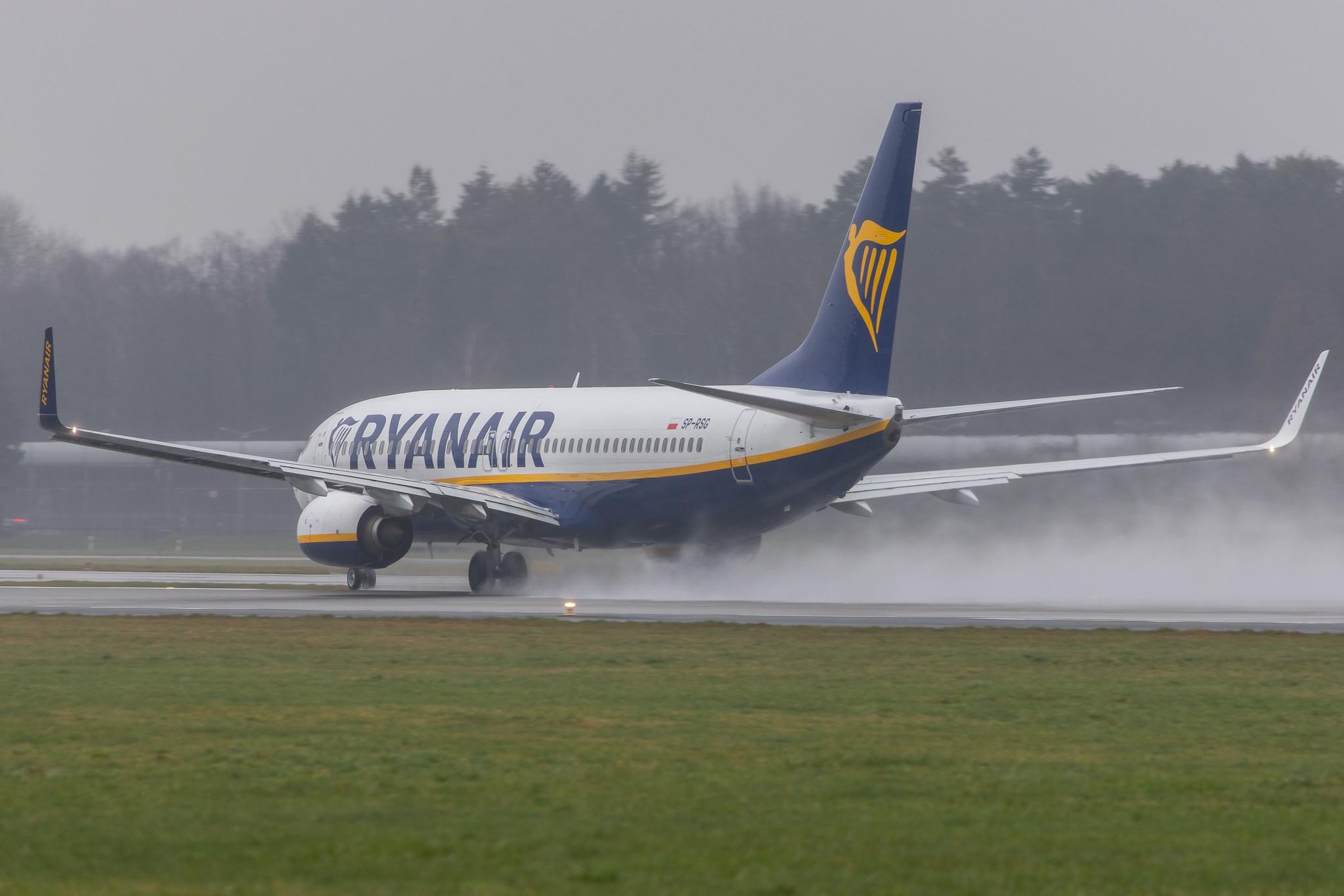 Hamburg Airport Apron: Ryanair (FR / RYR) | Operator: Ryanair Sun |  Boeing 737-8AS B738 | SP-RSG | MSN 44841