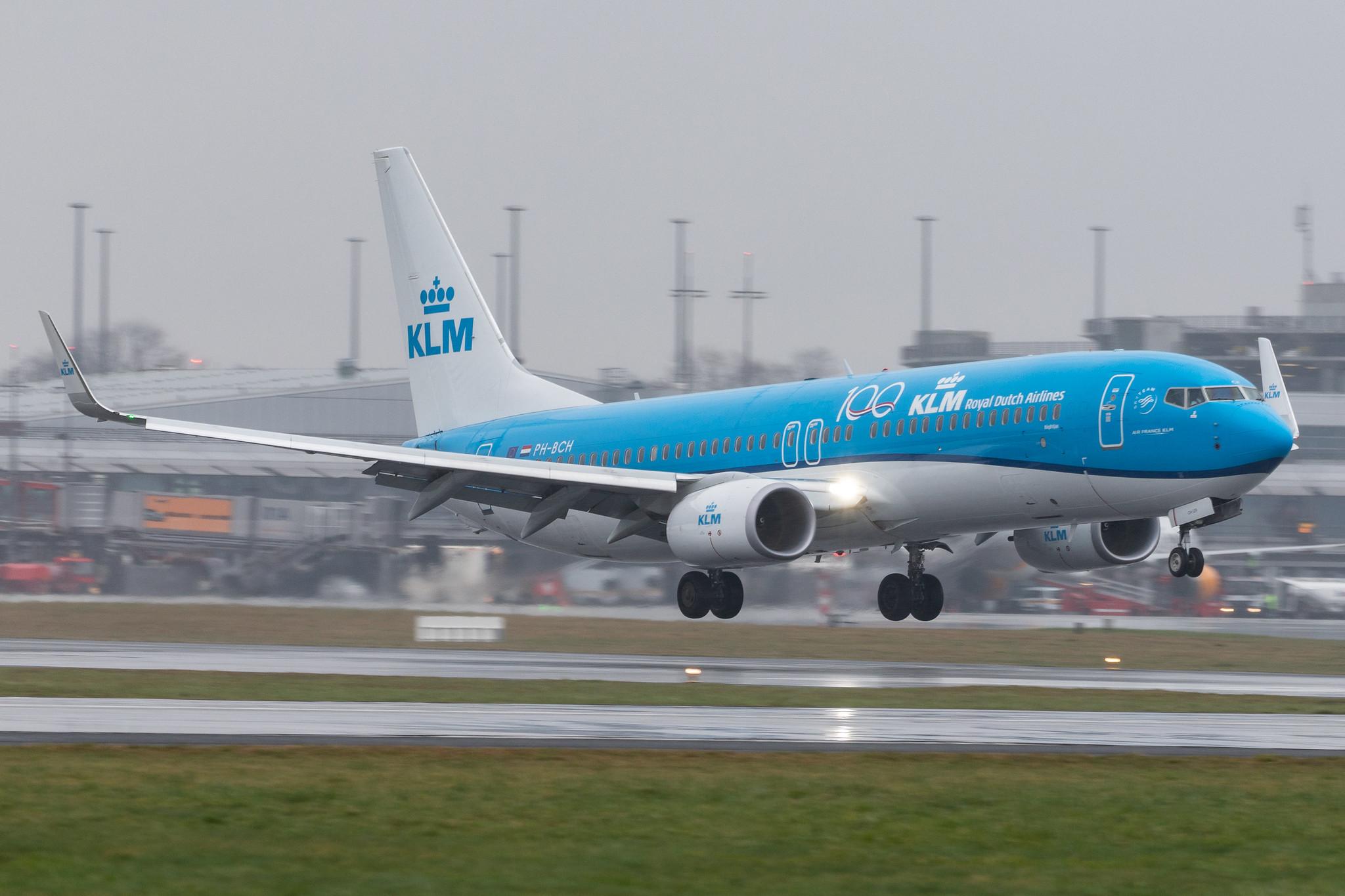 Hamburg Airport Apron: KLM (KL / KLM) |  Boeing 737-8K2 B738 | PH-BCH | MSN 62579