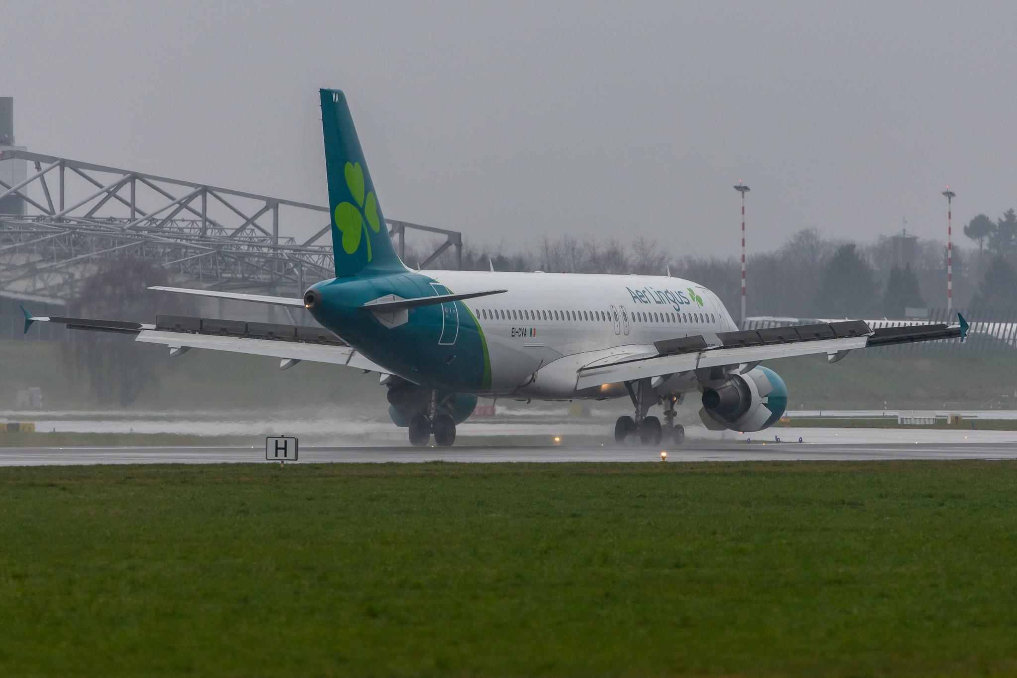 Hamburg Airport Apron: Aer Lingus (EI / EIN) |  Airbus A320-214 A320 | EI-CVA | MSN 1242