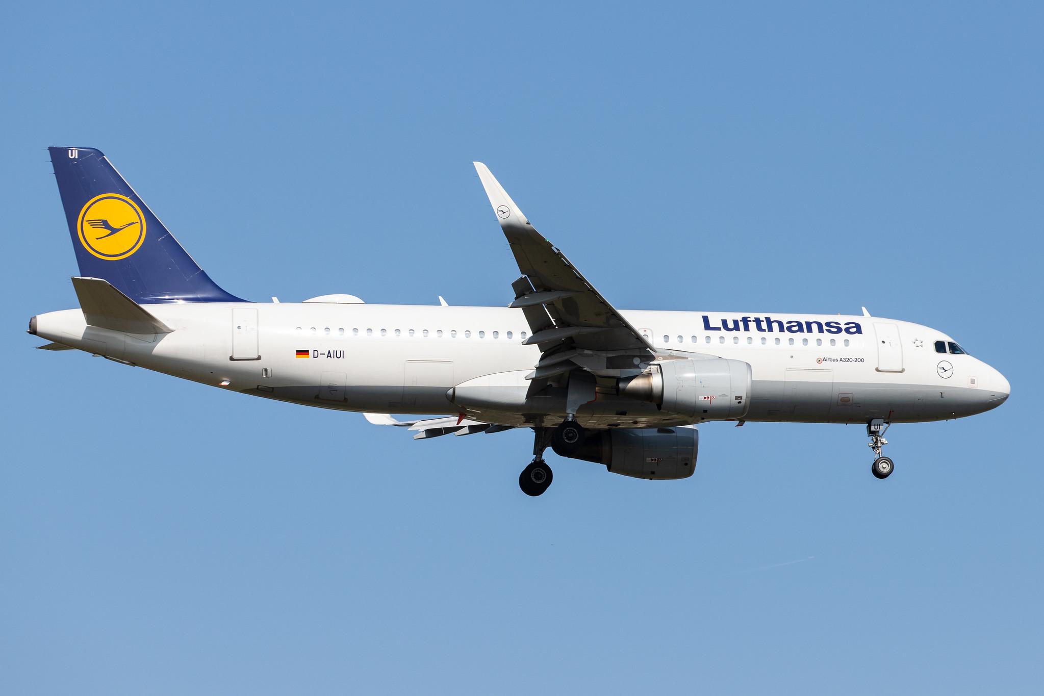 Frankfurt Airport: Lufthansa (LH / DLH) |  Airbus A320-214 A320 | D-AIUI | MSN 6265