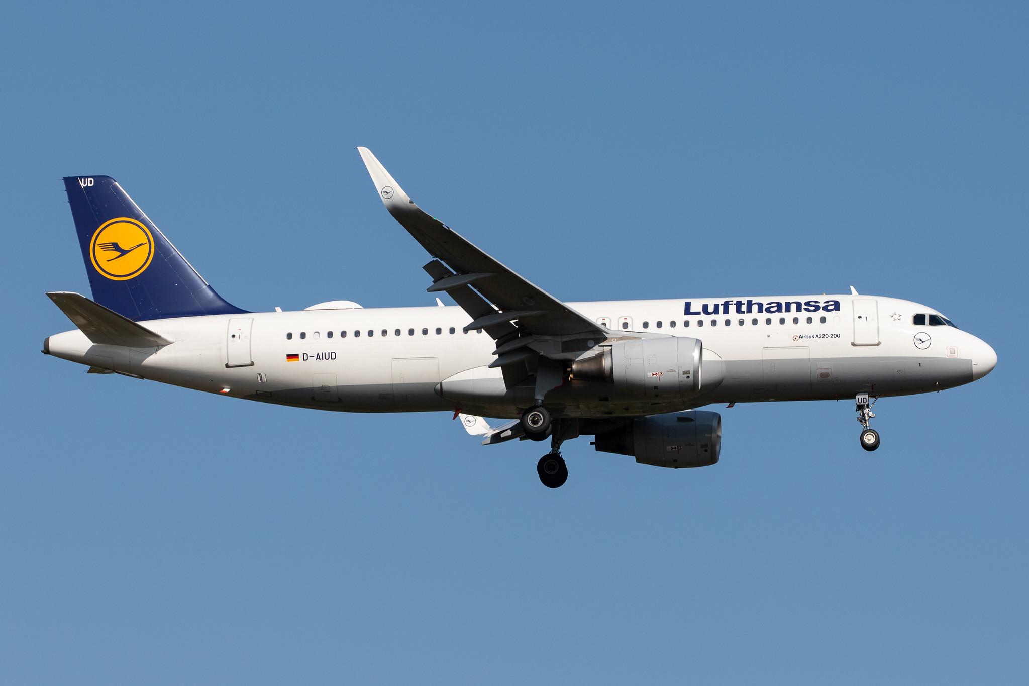 Frankfurt Airport: Lufthansa (LH / DLH) |  Airbus A320-214 A320 | D-AIUD | MSN 6033