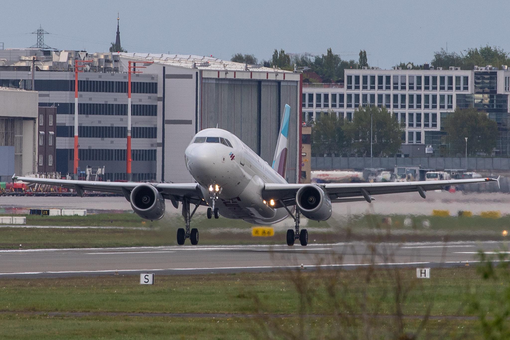 Hamburg Airport: Eurowings (EW / EWG) |  Airbus A319-132 A319 | D-AGWC | MSN 2976