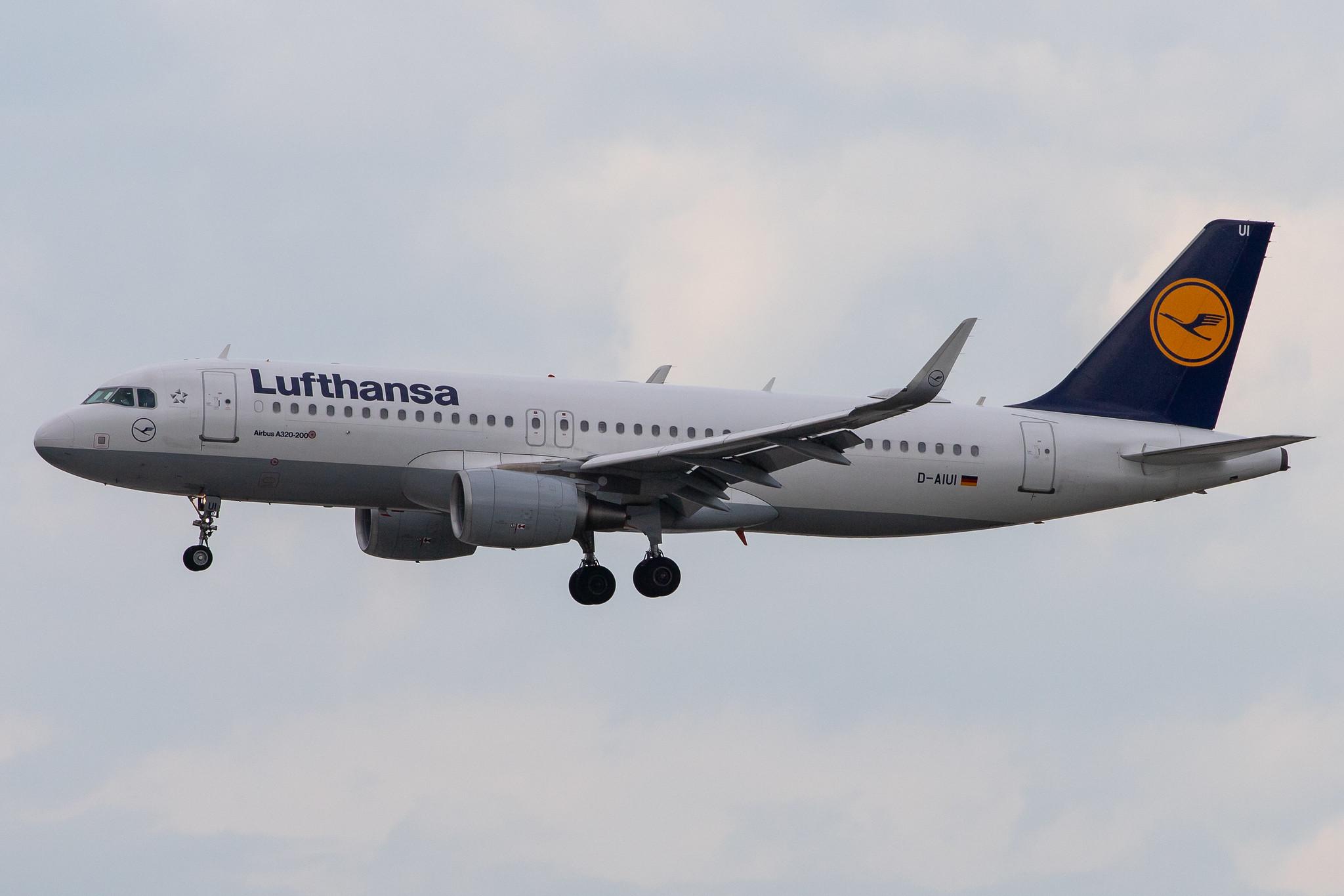 Frankfurt Airport: Lufthansa (LH / DLH) |  Airbus A320-214 A320 | D-AIUI | MSN 6265