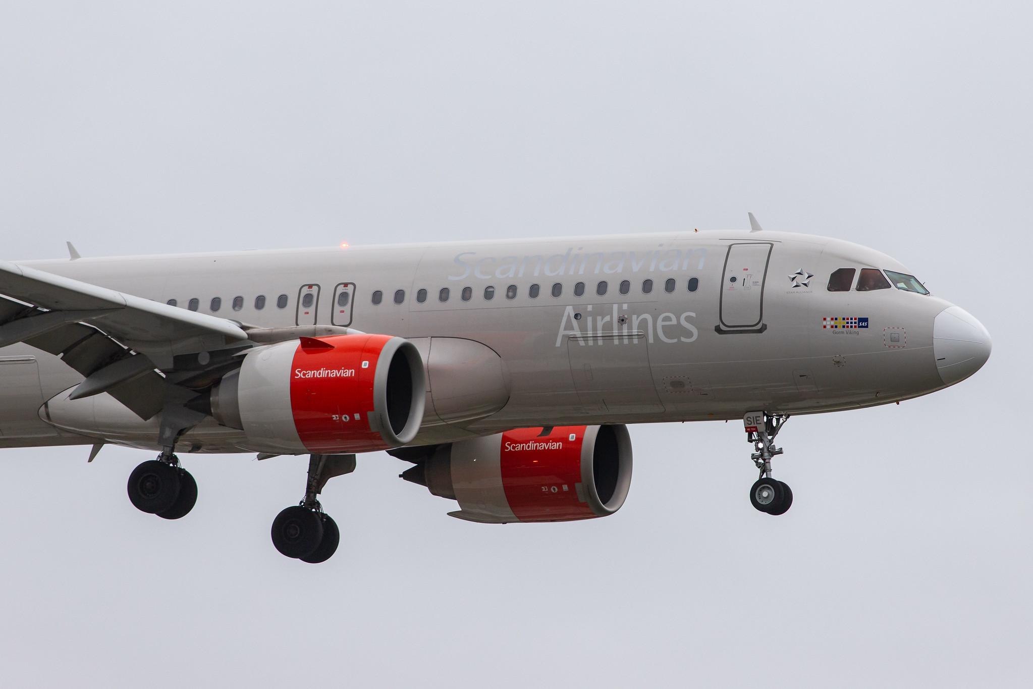 London Heathrow Airport: SAS (SK / SAS) | Operator: SAS Ireland |  Airbus A320-251N A20N | EI-SIE | MSN 8058