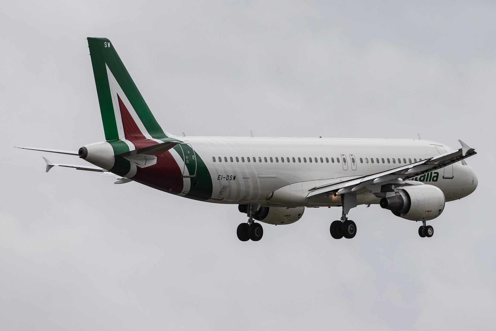 London Heathrow Airport: Alitalia (AZ / AZA) |  Airbus A320-216 A320 | EI-DSW | MSN 3609